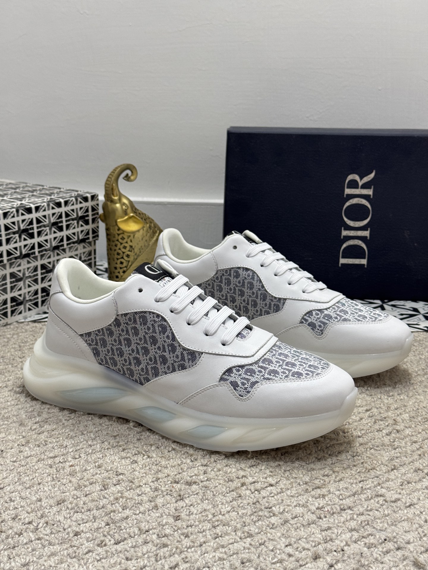 NO:274954,[Real Price] Top original single - Dior (Dior) low-top B02 casual sneakers, carefully made of top cowhide with canvas, comfortable and breathable ~ two-color rubber sole, enhances style. Fashionable and versatile, can add luster to various shapes. Create a unique dynamic vitality and modern atmosphere. This shoe is the collection of Dior, showing modern and elegant style. Size38-44 (45 Customization, dior, dior, sneakers, cowhide19860909【实价】顶级原单-Dior(迪奥 )低帮B02休闲运动鞋,采用头层牛皮精心制作搭配帆布,舒适透气~双色橡胶鞋底、提升格调.时尚百搭,可为各式造型增光添彩.塑造独具动感活力与摩登气息的精致设计,这款鞋履为迪奥的典藏传承,尽显现代优雅格调. Size38-44（ 45定制,,dior,dior,sneakers,cowhide,Men's shoes