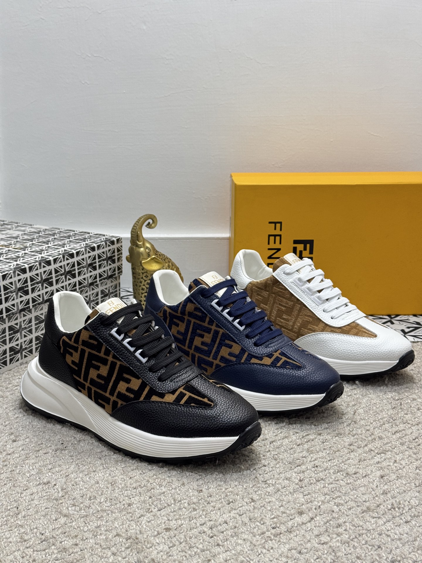 NO:275447,[Real price] Original single quality - Fendi F D Fashion series, men's strapped sneakers, original single-level high-quality boutique, upper calfskin with canvas, sheepskin lining, two-color rubber sole, comfortable on the feet. Size38-44 (45 custom made, fendi, sneakers, cowhide, sheepskin19860909【实价】原单品质-芬迪·F D时尚先生系列,男士绑带运动鞋,原单级高品质精品,鞋面小牛皮搭配帆布,羊皮内里,双色橡胶鞋底,上脚舒适. Size38-44（45定做,,fendi,sneakers,cowhide,sheepskin,Men's shoes