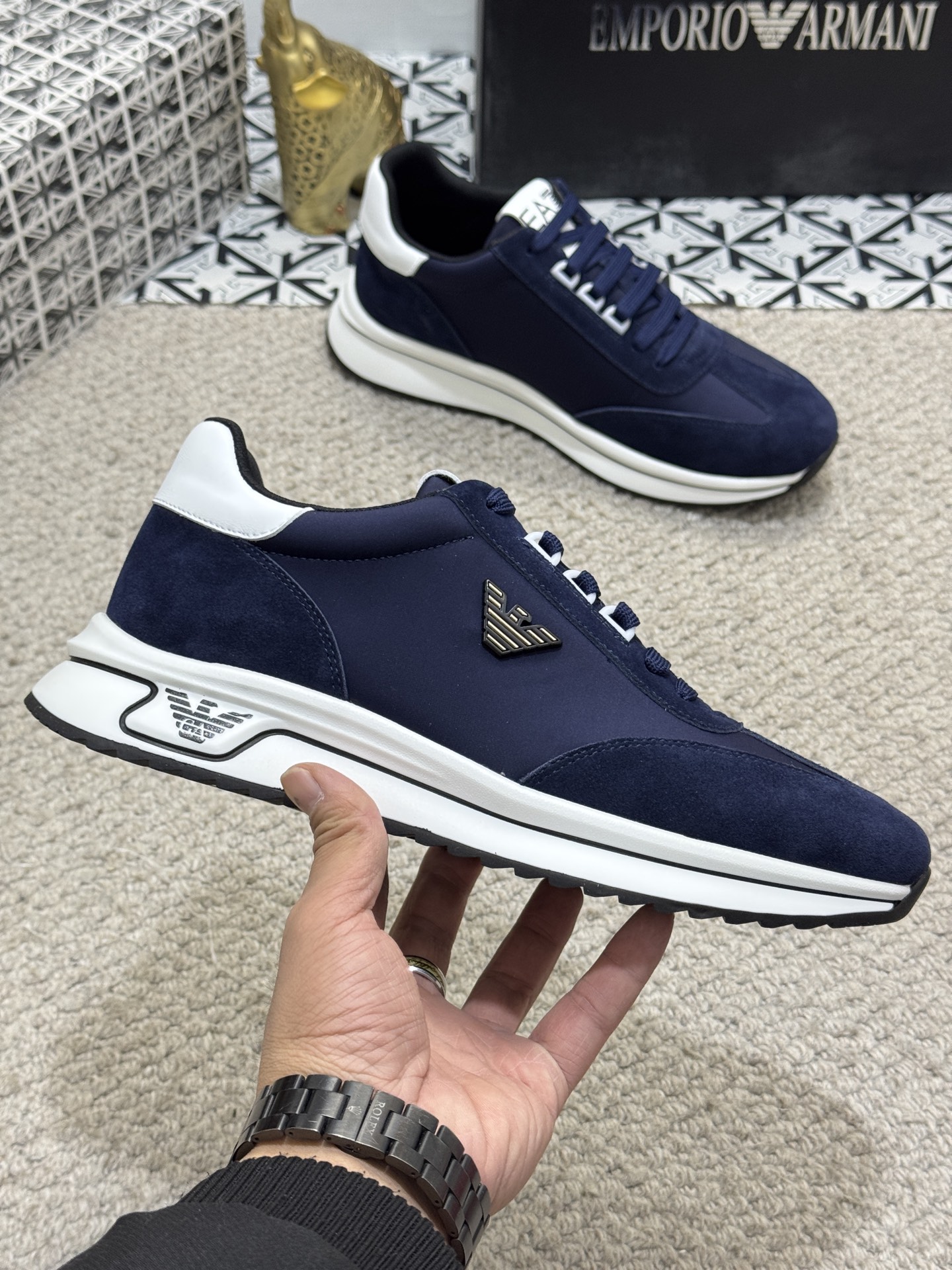 NO:275449,[Real Price] Men's Boutique - Armani Sports Men's Shoes, This model is the official classic model, 1:1 quality, made by famous original masters, using imported fabric splicing cowhide comfortable and breathable mesh inner lining. Perfect last, generous and fashionable design, attracts the pursuit of many consumers, suitable for drivers to drive, what they want is the highest quality in the market. Size38-44 (45 customization, armani, cowhide19860909【实价】男士精品-阿玛尼运动男鞋,本款是官方主打经典款,1:1质量,原厂名师制作,采用进口布料拼接牛皮舒适透气网布内里.完美楦型,大方时尚的设计,吸引了众多消费者的追捧,适合司机驾车行驶,要的就是市场最高品质.Size38-44（45定制,,armani,cowhide,Men's shoes