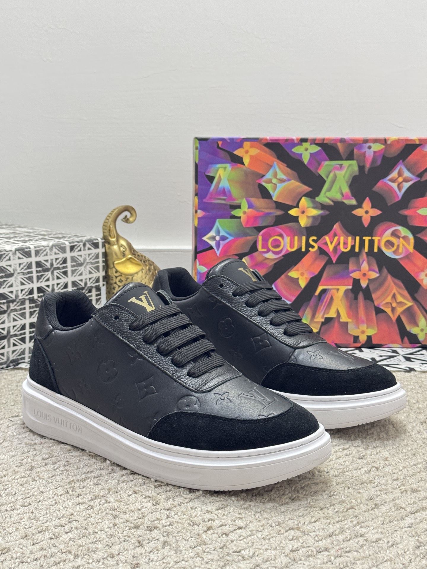 NO:279572,【Real price】Louis Vuitton luxury brand top purchasing Lujia men's sports shoes counter synchronous upper imported cowhide made from Italy, inner cowhide clip net~Original special original bottom, exclusive movable molding bottom is super comfortable, original order goods, high quality, can enter and exit the counter at will, welcome to compare.Size38-44 (45 customization, louis vuitton,cowhide19860909【实价】路易威登奢牌顶级代购路家男士运动板鞋 专柜同步 鞋面意大利进口牛皮制造,内里牛皮夹网~原厂特供原版底,独家活动成型底超级舒适,原厂跟单货,高品质,可随意进出专柜,欢迎对比.Size38-44（ 45定制,,louis vuitton,cowhide,Men's shoes