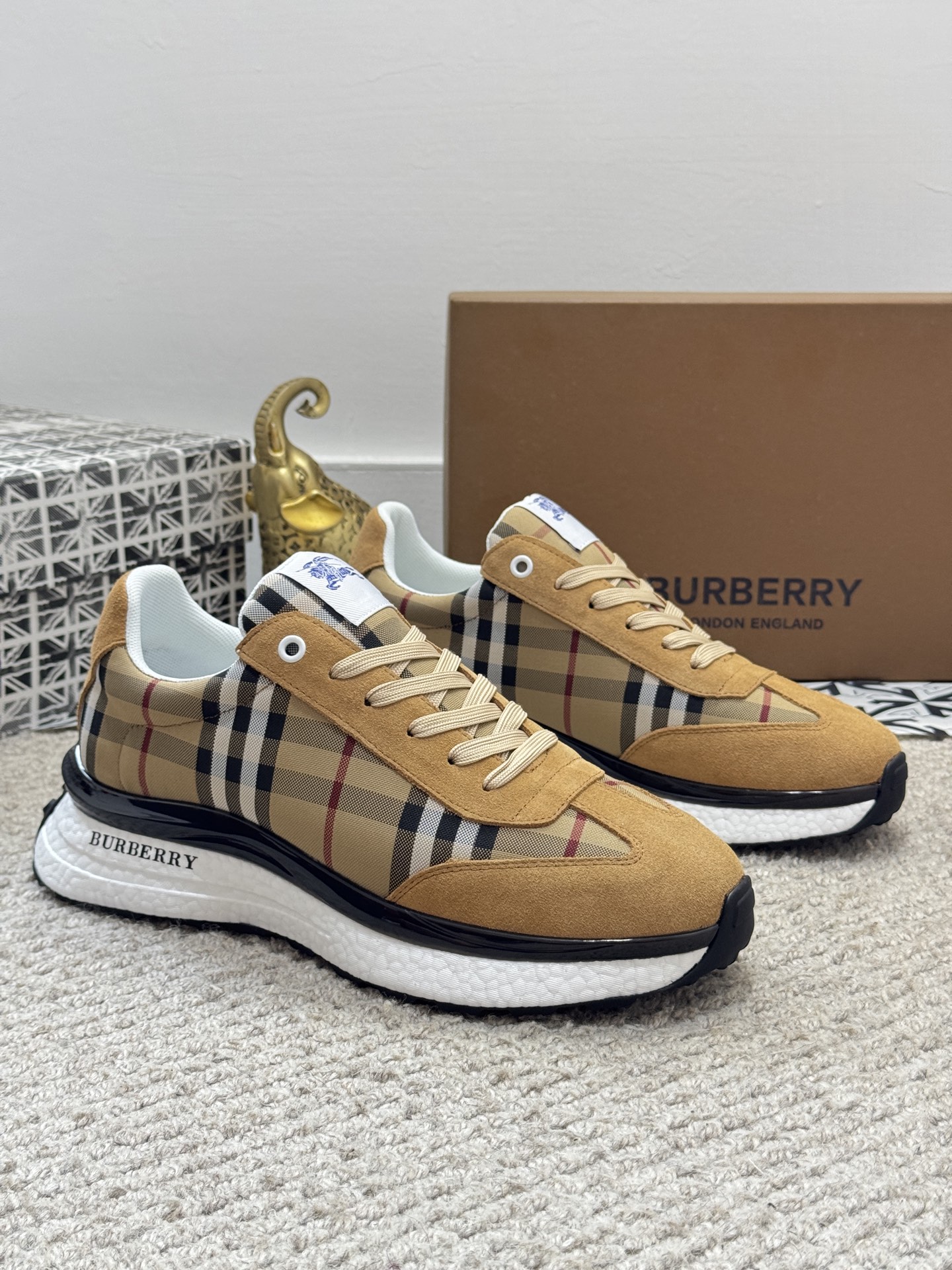 NO:280953,[Real Price] Original Single Quality - 2025 new Burberry Men's Classic Low-top Sneaker Shoes, renovated with Vintage retro plaid cotton and cowhide material, decorate the brand logo. It is comfortable to wear and breathable, wear-resistant and non-slip rubber outsole!  Size38-44 (45 customization, burberry, sneakers, cowhide19860909【实价】原单品质-2025新款巴宝莉家男士经典低帮运动鞋,以 Vintage 复古格纹棉搭配牛皮材质焕新演绎,装饰焕新的品牌徽标.穿着舒适透气,耐磨防滑橡胶大底！Size38-44（45定制,,burberry,sneakers,cowhide,Men's shoes