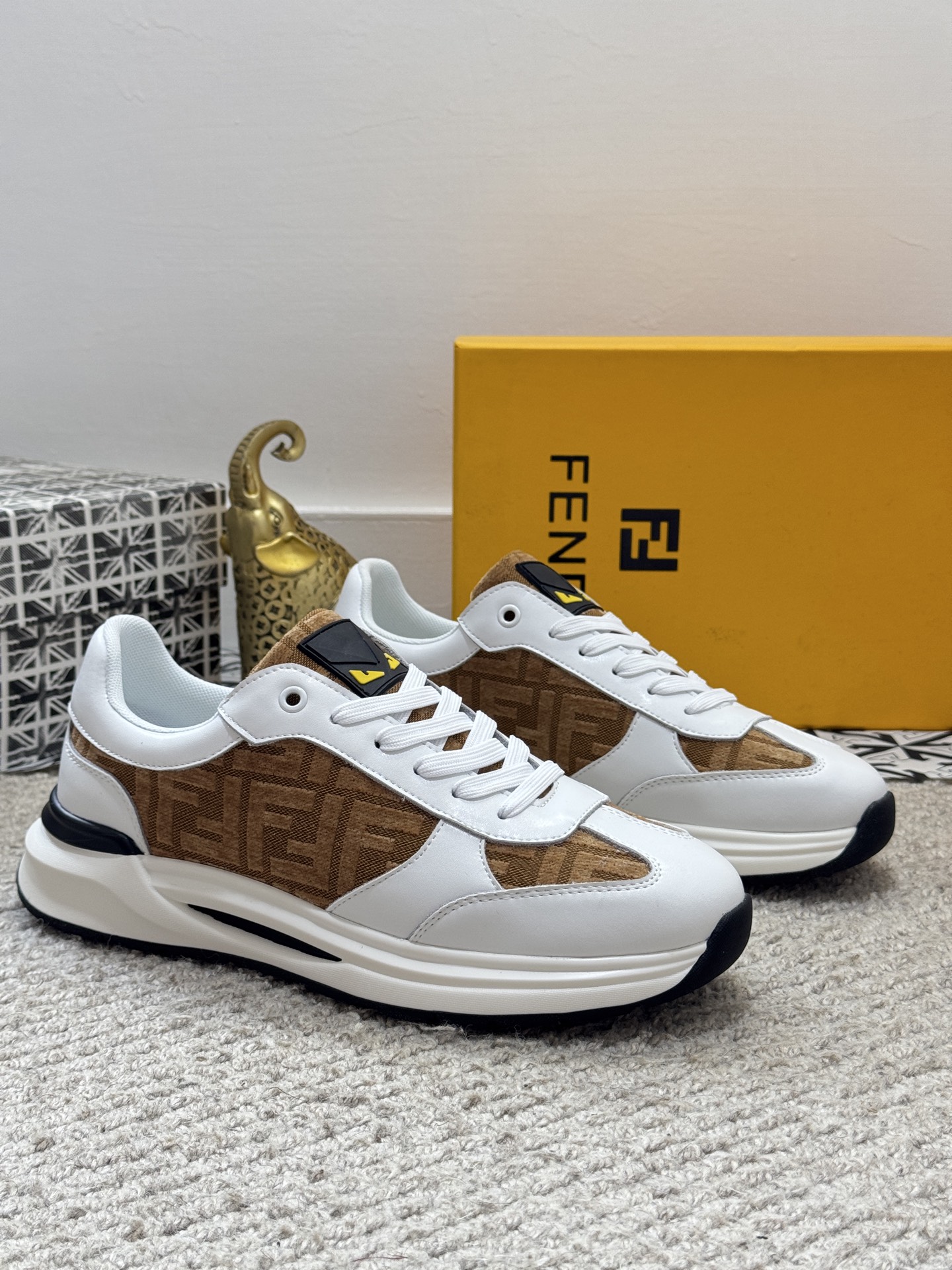 NO:280976,[Real price] Original order quality - Fendi top purchasing agent, new men's counter model, original configuration, Italian imported cowhide splicing, mesh lining, inner **, original sole, original special original sole, super comfortable, original order goods, high quality, two colors available, you can enter and exit the counter at will. Welcome to compare. Size38-44 