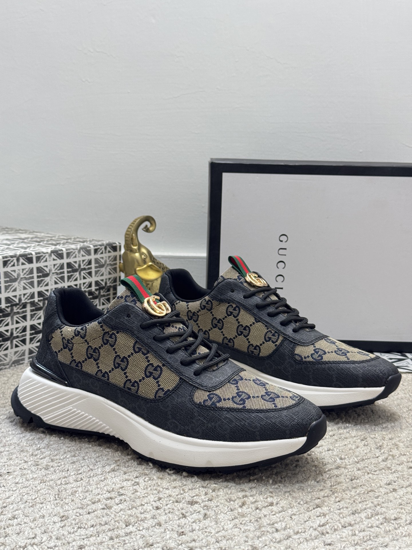 NO:347773,[Real price] Original single quality - Guqi G. The popular style of classic casual and fashionable men's shoes is simple and atmospheric, exclusive to trendy men. The latest brand elements of Guqi original decoration, fashionable and generous, original soft calfskin made of fabric, comfortable soft mesh lining, official website designated wear-resistant rubber sole_full of elasticity, counter classic style real photo shoot color multi-color optional Size38-44 (45 customization, cowhide19860909【实价】原单品质-古奇G 家经典休闲时尚男鞋爆款版型简洁大气,潮男专属.独有的官网最新品牌元素古奇原版装饰,时尚又大方,面料原版柔软小牛皮制作 舒适的柔软网布内里 官网指定耐磨橡胶大底_弹力十足,专柜经典款实物拍摄颜色多色可选Size38-44（45定制,,cowhide,Men's shoes