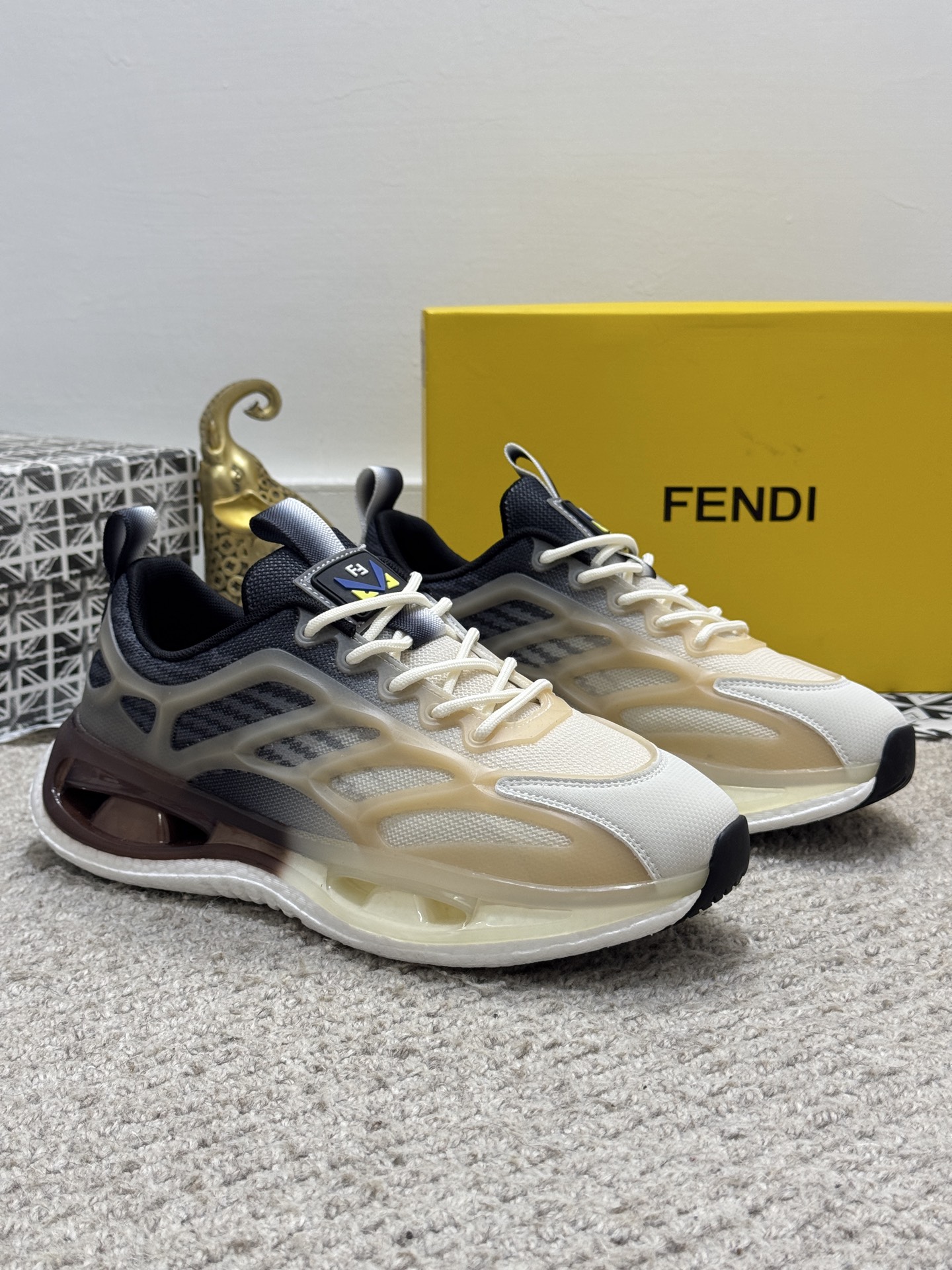 NO:349811,[Real price] Original order quality - Fendi top purchasing agent, new men's counter model, original configuration, Italian imported cowhide splicing, mesh lining, inner height, original sole, original special original sole, super comfortable, original order goods, high quality, two colors available, you can enter and exit the counter at will. Welcome to compare. Size38-44 