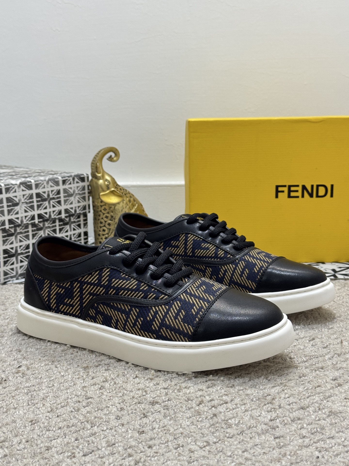 NO:350479,【Actual price】Original order quality!  Fendi Christan Dior (Dior) hit [New] Top purchasing agent for men's HK counters are available simultaneously. The original sole is specially supplied with original sole, the exclusive movable molding sole is super comfortable, the original order goods are made, the high-quality multi-color splicing design is exquisite and delicate, unique, the details in the sheep determine the quality, we only make shoes with our hearts, and you can enter and exit the counter at will. Welcome to compare Size38-44 (45 customization, dior, dior, fendi19860909【实价】原单品质！芬迪Christan Dior(迪奥)爆款【新款】顶级代购男士HK专柜同步发售.鞋底原厂特供原版底,独家活动成型底超级舒适,原厂跟单货,高品质多色拼接设计做工精致细腻,独一无二, 羊里细节决定品质、我们只为用心做好鞋,可随意进出专柜,欢迎对比 Size38-44（45定制,,dior,dior,fendi,Men's shoes