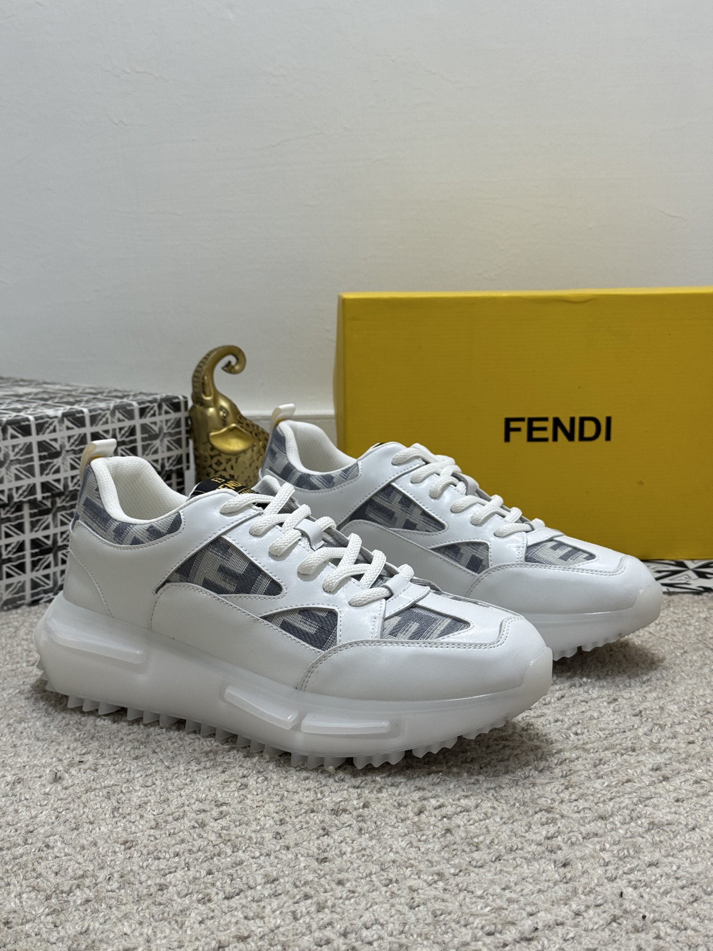 NO:350358,[Real price] Original order quality - Fendi!  The top-level shopping service is popular, the upper is made of canvas spliced ​​cowhide surface + rubber sole, light and non-slip. The top quality of the market, many celebrities personally interpret it, fashion is trendy, versatile and popular, simple and tasteless, a must-have for trendy people, exuding a fashionable and casual atmosphere, fashion is right under your feet, full of confidence, and wear it. Size38-44 (45 customization, fendi, cowhide19860909【实价】原单品质-芬迪！代购级别爆款,鞋面采用帆布拼接牛皮面+橡胶大底,轻便防滑.市场顶级品质,众多明星亲身演绎,时尚主打潮流,百搭爆款,简单不失品味,潮人必备,散发时尚休闲气息,时尚就在脚下,自信满满,穿起来.Size38-44（45定制,,fendi,cowhide,Men's shoes
