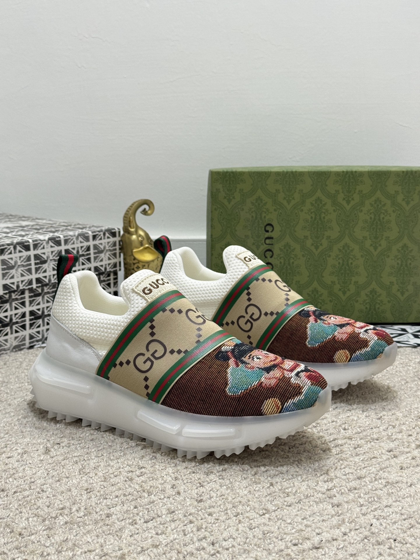 NO:350377,[Real price] Original order quality - Guqi!  The official website is the world's first release. The upper mesh canvas is spliced, making walking more convenient and comfortable!  Exclusive new amazing work, with 11 replicas of quality compared to beauty [color]!  Create a fashionable personality to set off your uniqueness!  A must-have for trendy men! Classic Size38-44 (45 customized,19860909【实价】原单品质-古奇！官网全球首发 鞋面网布拼接帆布,让行走更加便捷舒适！独家新款惊世之作,质量相比美的11复刻[色]！打造时尚个性衬托你的与众不同！潮男必备!经典 Size38-44（45定做,,Men's shoes