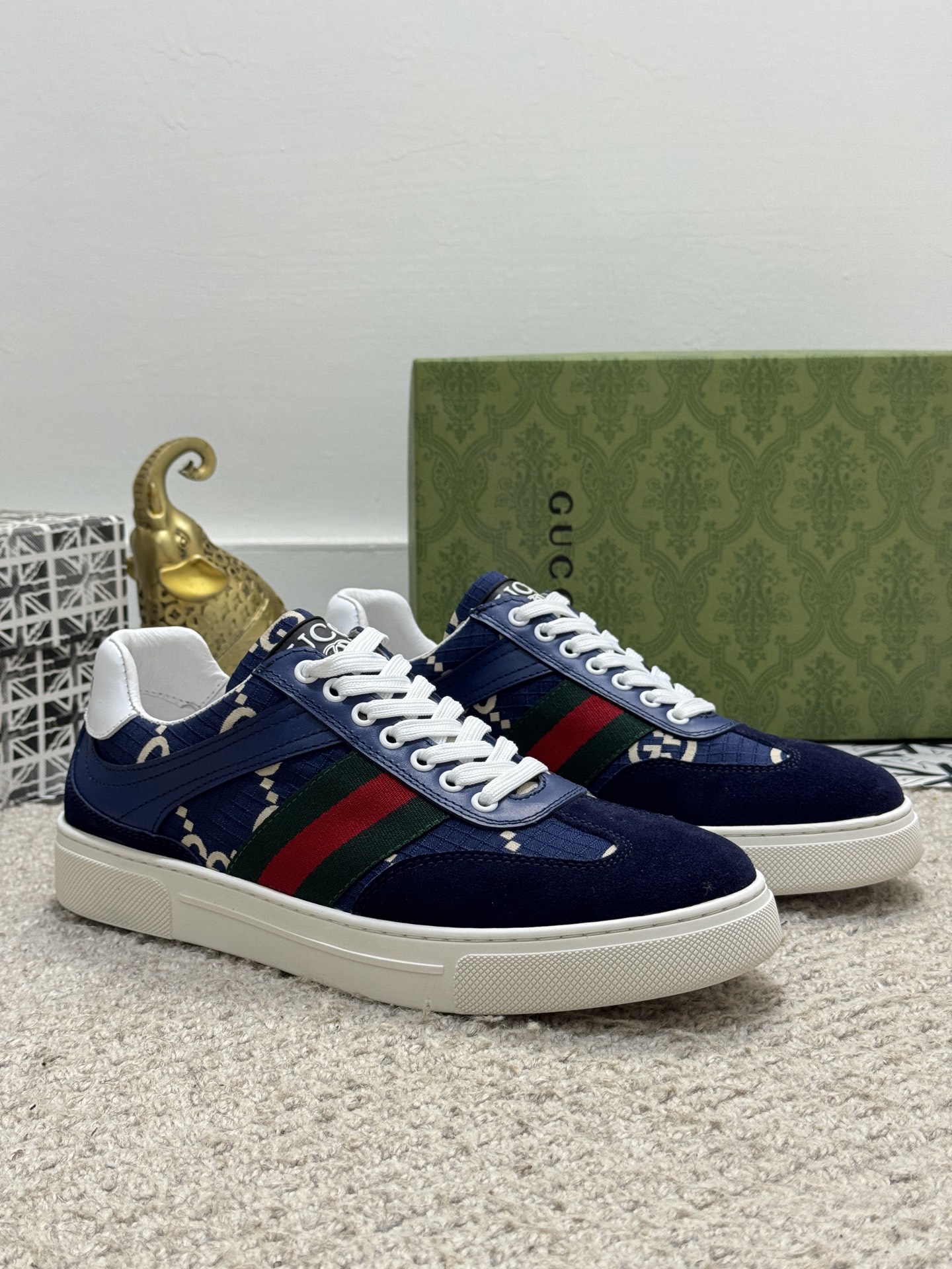 NO:352827,[Real price] Original order quality - Guqi!  The official website is the world's first release. The upper fabric spliced ​​cowhide is made of and made of sheep inside, making walking more convenient and comfortable!  Exclusive new amazing work, beautiful 11 ​​replica [color] compared to the official quality!  Create a fashionable personality to set off your uniqueness!  A must-have for trendy men! Classic Size38-44 (45 custom made, cowhide19860909【实价】原单品质-古奇！官网全球首发 鞋面面料拼接牛皮制造,绵羊内里制作,让行走更加便捷舒适！独家新款惊世之作,与官方的质量相比美的11复刻[色]！打造时尚个性衬托你的与众不同！潮男必备!经典Size38-44（45定做,,cowhide,Men's shoes