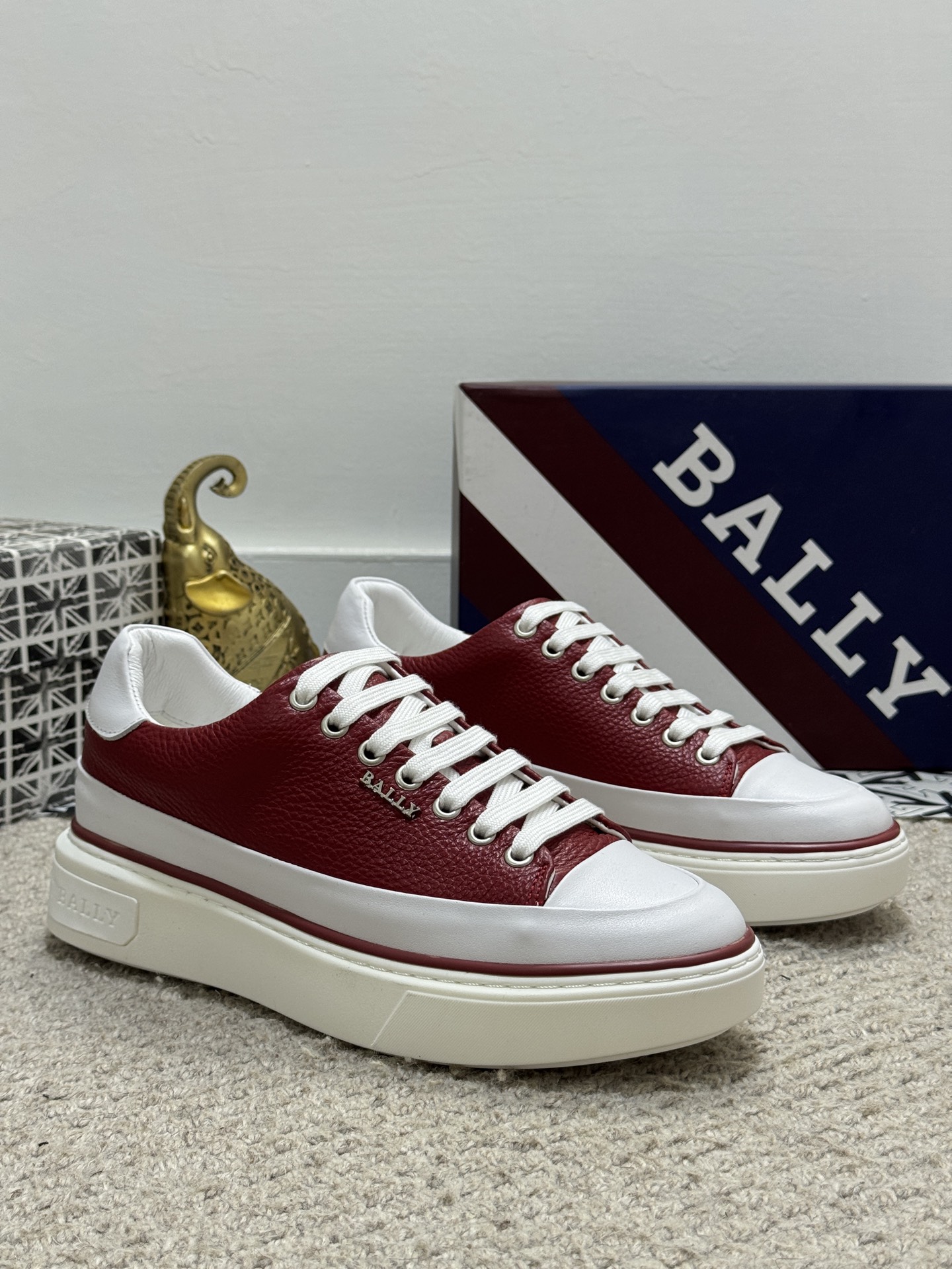 NO:352843,[Real Price] [Bali] Fashionable men's shoes are popular and are essential items for high-end and rich men. The counter is authentic and produces unique color schemes at the same time. The high-end imported high-end special brand is equipped with imported cowhide material uppers, genuine leather inner lining, the latest developed comfortable rubber outsole is simple, atmospheric, fashionable, versatile feet make you pay attention to Size38-44 (45 custom made, ballly, cowhide19860909【实价】【巴利】时尚潮男鞋火爆上市高富帅必备单品,专柜正品同步出品独特配色,出品高端进口高档专用品牌配进口牛皮料鞋面,真皮内里,最新研制舒适橡胶大底简单,大气,时尚,百搭上脚让你万众瞩目Size38-44（45定做,,bally,cowhide,Men's shoes