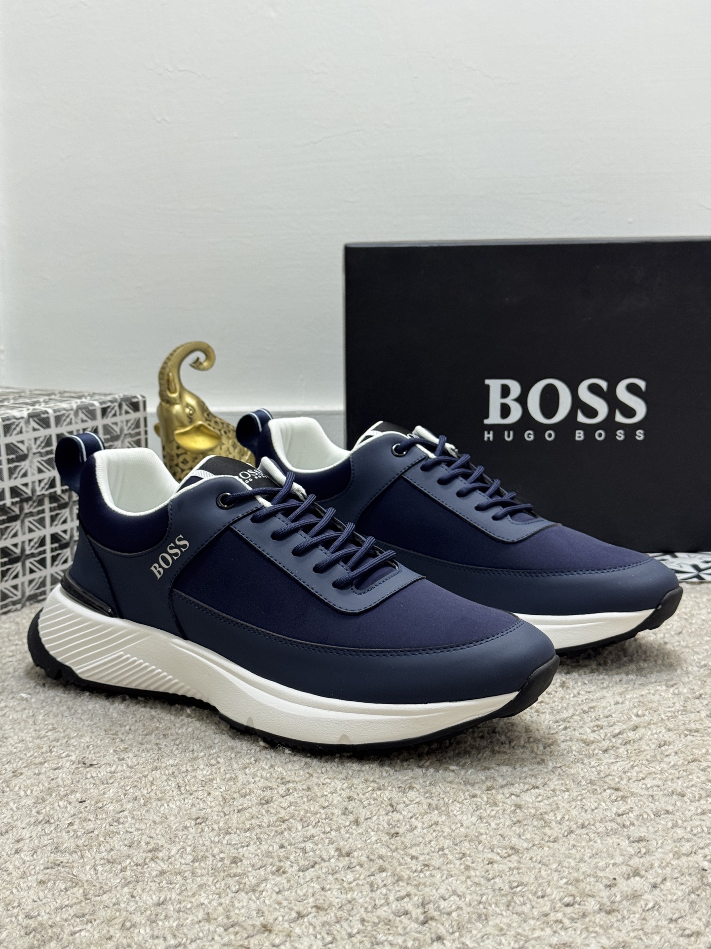 NO:353282,[Real Price] BOSS] Sports men's shoes, this model is the official classic model, 1:1 quality, made by famous original masters, and uses cowhide comfortable and breathable mesh lining. Perfect last and generous and fashionable design have attracted the pursuit of many consumers. It is suitable for drivers to drive, and what you want is the highest quality in the market. Size38-44 (45 customization, cowhide19860909【实价】BOSS】运动男鞋,本款是官方主打经典款,1:1质量,原厂名师制作,采用牛皮舒适透气网布内里.完美楦型,大方时尚的设计,吸引了众多消费者的追捧,适合司机驾车行驶,要的就是市场最高品质.Size38-44（45定制,,cowhide,Men's shoes