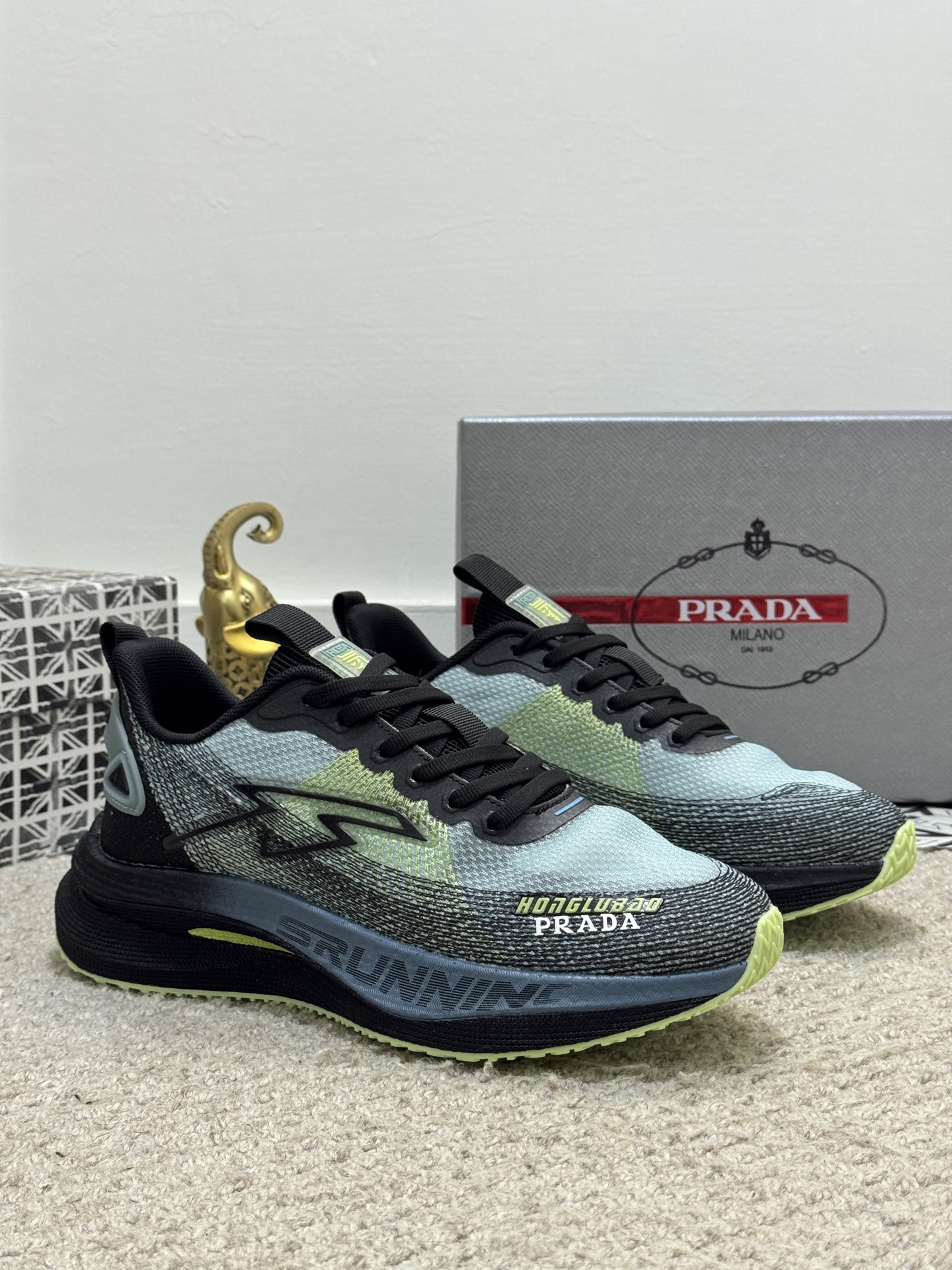 NO:353315,[Real price] Original single quality - Prada!  Top purchasing agent, new style for men's counter, original configuration, imported Italian original fly-woven fabric, original sole, special supply of original sole, super comfortable, original order goods, high quality, 3 colors available, you can enter and exit the counter at will. Welcome to compare. Size38-44 