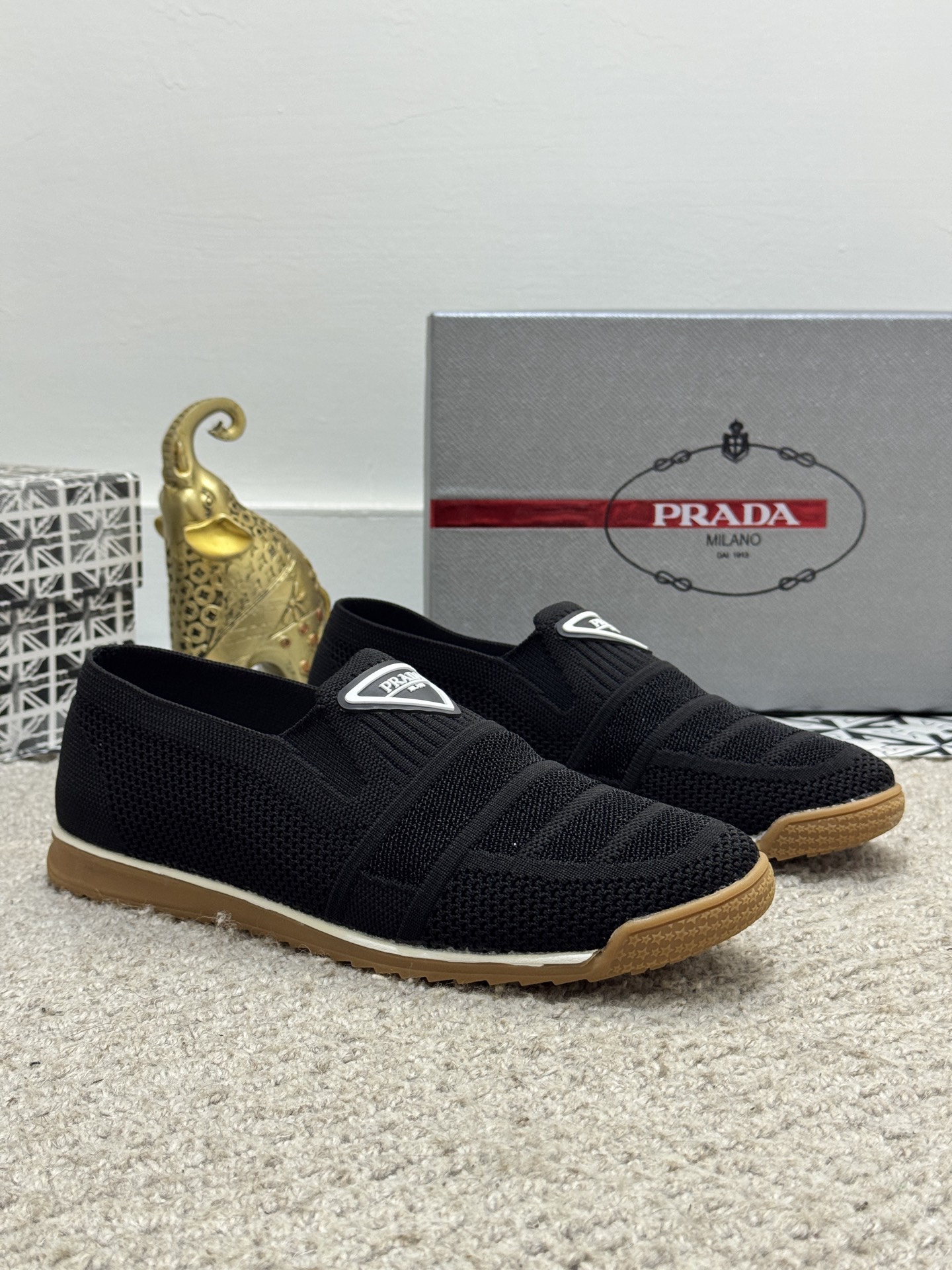 NO:353344,[Real price] Original single quality - Prada!  Top purchasing agent, new style for men's counter, original configuration, imported Italian original fly-woven fabric, original sole, special supply of original sole, super comfortable, original order goods, high quality, 3 colors available, you can enter and exit the counter at will. Welcome to compare. Size38-44 