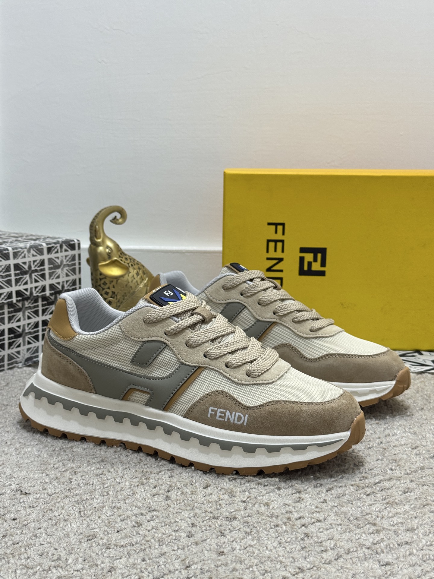 NO:353361,[Real Price] Prada!  The world's first release, the upper is made of cowhide spliced ​​fabric mesh lining to make walking more convenient and comfortable!  Exclusive new and stunning work with great elasticity, with a 11 replica of the quality compared to beauty!  Create a fashionable personality to set off your uniqueness!  A must-have for trendy men! Classic Size38-44 (45 custom made, prada, cowhide19860909【实价】普拉达！全球首发 鞋面采用牛皮拼接面料网布内里让行走更加便捷舒适！弹力十足独家新款惊世之作,质量相比美的11复刻[色]！打造时尚个性衬托你的与众不同！潮男必备!经典Size38-44（45定做,,prada,cowhide,Men's shoes