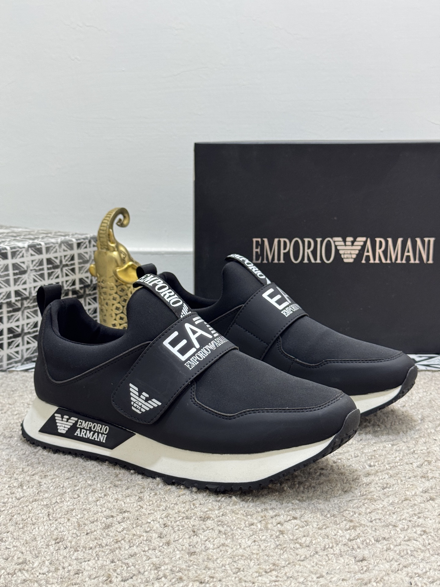 NO:353991,【Real Price】Armani Armani promotes classic casual men's shoes, brand new Milan fashion and fashionable design, perfect workmanship, create cabinet quality, cowhide upper with fashionable and exquisite brand canvas material soft and comfortable, genuine leather insole, rubber wear-resistant sole, you deserve Size38-44 (45 customization,,armani,armani,cowhide19860909【实价】Armani 阿玛尼 力推经典款休闲男鞋,全新米兰时装时尚的设计,完美做工,打造装柜品质,鞋面牛皮配时尚精美品牌帆布材料柔软舒适,真皮鞋垫,橡胶耐磨大底,你值得拥有 Size38-44（45定做,,armani,armani,cowhide,Men's shoes