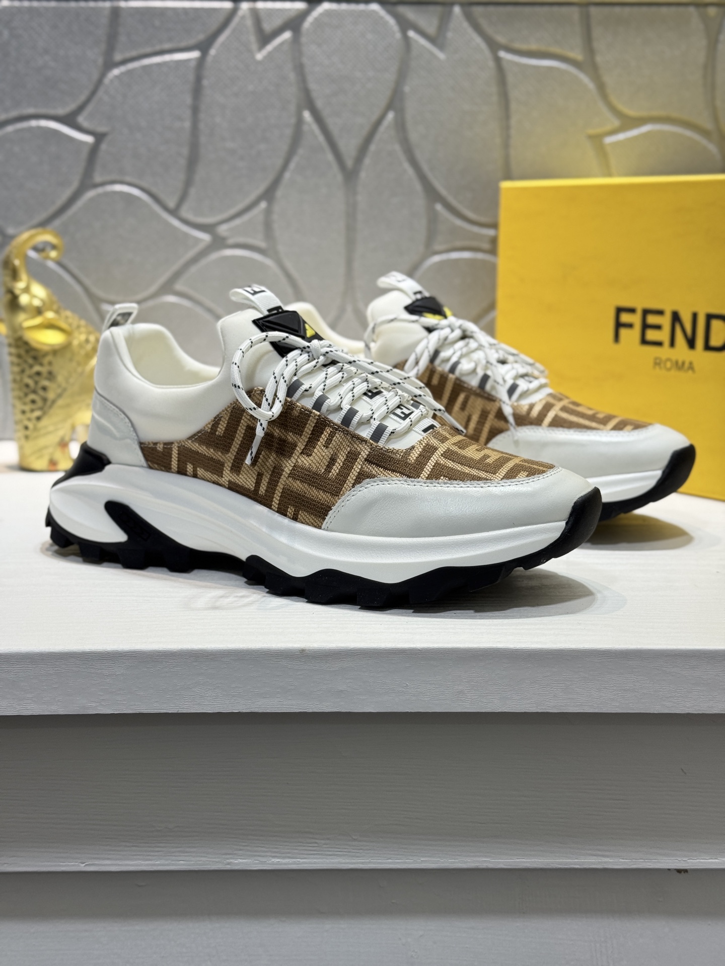 NO:358296,[Real price] Original order quality - Fendi!  The top-notch shopping service is made of cowhide canvas, with lightweight and non-slip sole. The top quality of the market, many celebrities personally interpret it, fashion is trendy, versatile and popular, simple and tasteful, a must-have for trendy people, exuding a fashionable and casual atmosphere, fashion is right under your feet, full of confidence, and wear it. Size38-44 (45 customization, fendi, cowhide19860909【实价】原单品质-芬迪！代购级别爆款,鞋面采用牛皮帆布制造,轻便防滑大底.市场顶级品质,众多明星亲身演绎,时尚主打潮流,百搭爆款,简单不失品味,潮人必备,散发时尚休闲气息,时尚就在脚下,自信满满,穿起来.Size38-44（45定制,,fendi,cowhide,Men's shoes