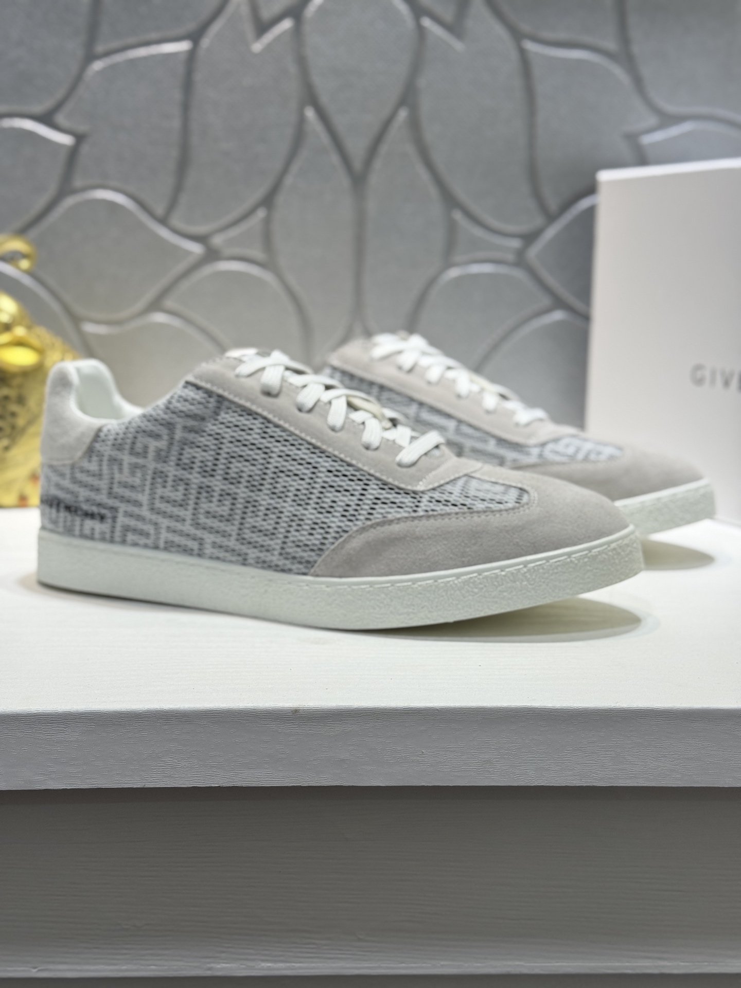 NO:358306,[Real price] Givenchy new model, counter synchronized, everyone has a pair, not to be missed, buy the counter version, completely 1:1, custom-made top version, original display provides comparison, let the big products be different from the original (real objects and pictures to witness 1 fabric cowhide, spliced ​​denim 2 inner cowhide inner dry, comfortable 3 soles genuine exclusive private mold soles, welcome to place an order for comparison. Size38-44 (45 customization, given, cowhide, please place an order for comparison. Size38-44 (45 customization, given, cowhide19860909【实价】纪梵希新款 专柜同步 人手一双 不容错过 专柜买版 完全1:1 开模定制顶级版本 原版展示提供对比 让大货做到和原版0区别（实物和图片来见证1面料牛皮 拼接牛仔布2内里牛皮内里 干爽 舒适3鞋底正品独家私模大底 ,欢迎下单对比.Size38-44（45定做,,givenchy,cowhide,Men's shoes