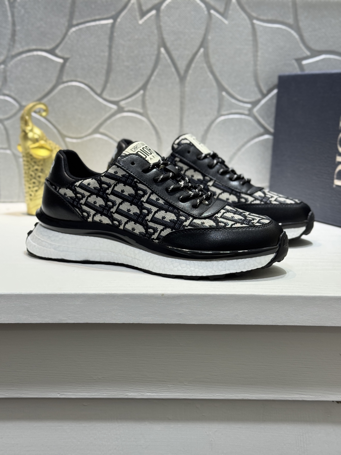 NO:344707,[Real price] Original single-quality (Dio) sneakers latest casual and fashionable men's shoes, the style is simple and atmospheric, exclusive to trendy men. The unique official website new and most brand element version original decoration, imported cowhide splicing and classic fabric, accessories are fashionable and generous, foaming TPU wear-resistant and height-enhancing large sole, light and comfortable. Size38-44 (45 customization, dior, sneakers, cowhide19860909【实价】原单品质（迪奥）运动鞋最新款休闲时尚男鞋爆款版型简洁大气 潮男专属.独有的官网新最品牌元素版原装饰,进口牛皮拼接搭经典面料,配饰尚时又大方,发泡TPU耐磨增高大底,轻便舒适.Size38-44（45定制,,dior,sneakers,cowhide,Men's shoes