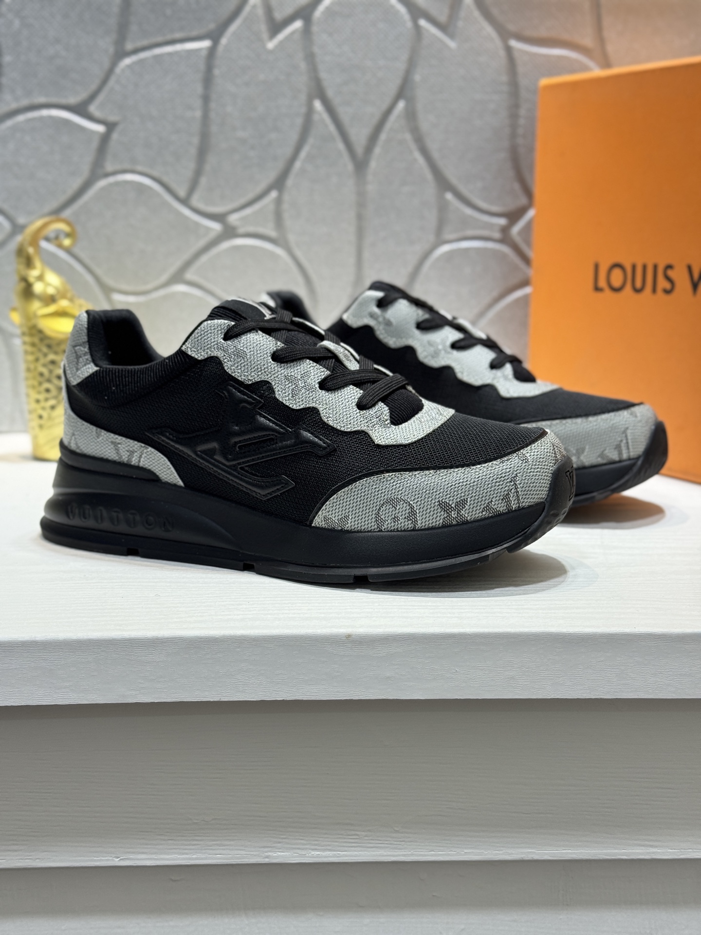 NO:344774,【Real Price】 Louis Vuitton - Top Purchase Notice Road and Street Male God's Popular Sports Board Shoes Synchronized, Italian cowhide with Punch, Comfortable and breathable, High-quality splicing complex craftsmanship, Imported breathable mesh inner lining pad, Sole: Original special original sole, TPU exclusive movable molding sole is super comfortable, original order goods, can be entered and exit at will, welcome to compare. Size38-44 (45 customization, louis vuitton, cowhide19860909【实价】路易威登─顶级代购口路炸街男神爆款运动板鞋同步,鞋面意大利牛皮冲孔,舒适透气,高品质拼接复杂工艺,进口透气网布内里垫,鞋底:原厂特供原版底,tpu独家活动成型底超级舒适,原厂跟单货,可随意进出,欢迎对比.Size38-44（45定制,,louis vuitton,cowhide,Men's shoes