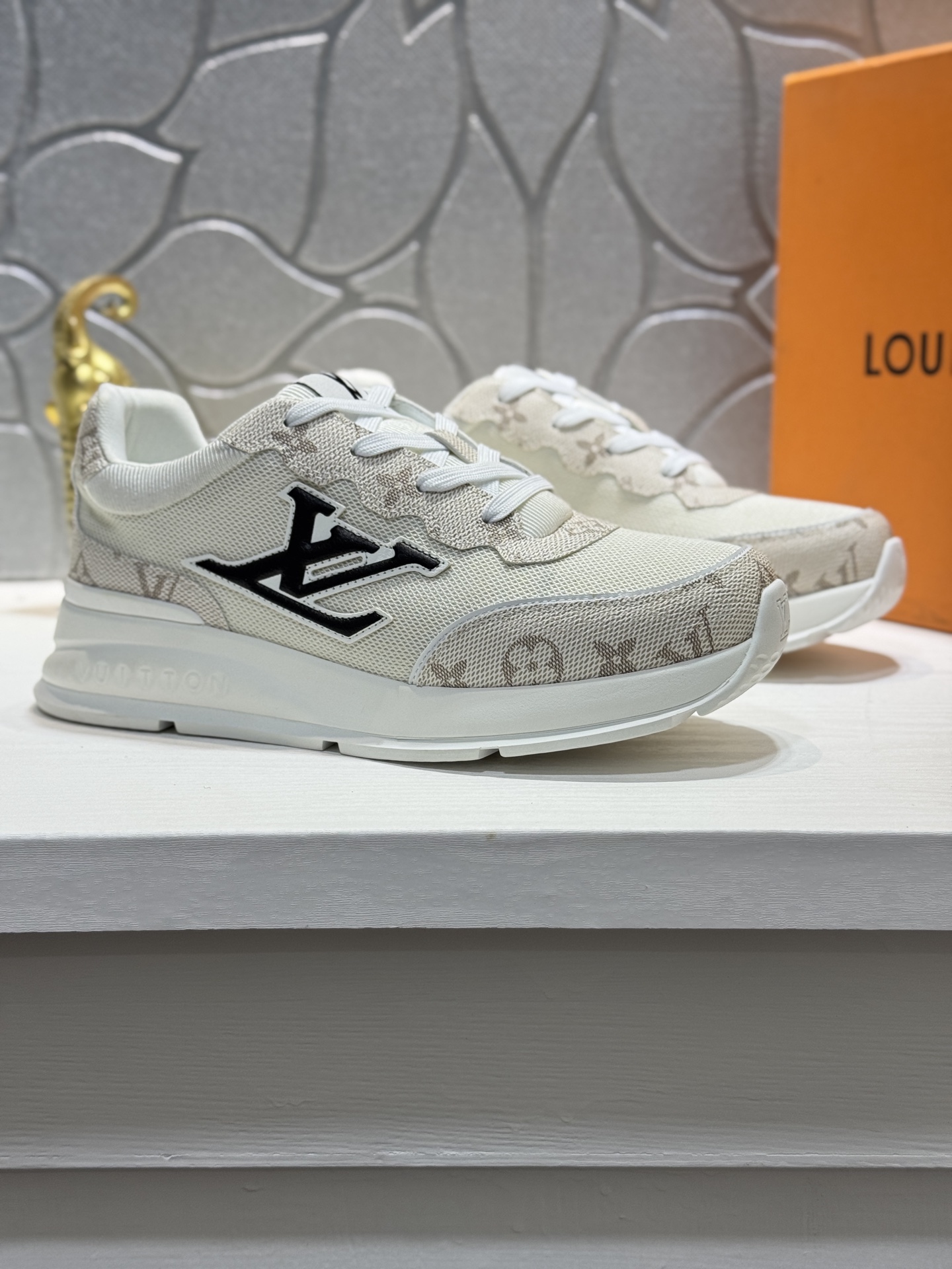 NO:344798,【Real Price】 Louis Vuitton - Top Purchase Notice Road and Street Male God's Popular Sports Board Shoes Synchronized, Italian cowhide with Punch, Comfortable and Breathable, High-quality Splicing Complex Technology, Imported Breathable Mesh Inner Pad, Sole: Original Special Original Sole, TPU Exclusive Activity Forming Sole is Super Comfortable, Original Follow-up Goods, You can enter and exit at will, welcome to compare. Size38-44 (45 Customized Doctors are all white-haired big brands 600,, louis vuitton, cowhide19860909【实价】路易威登─顶级代购口路炸街男神爆款运动板鞋同步,鞋面意大利牛皮冲孔,舒适透气,高品质拼接复杂工艺,进口透气网布内里垫,鞋底:原厂特供原版底,tpu独家活动成型底超级舒适,原厂跟单货,可随意进出,欢迎对比.Size38-44（45定制医生的都是白毛大牌600,,louis vuitton,cowhide,Men's shoes