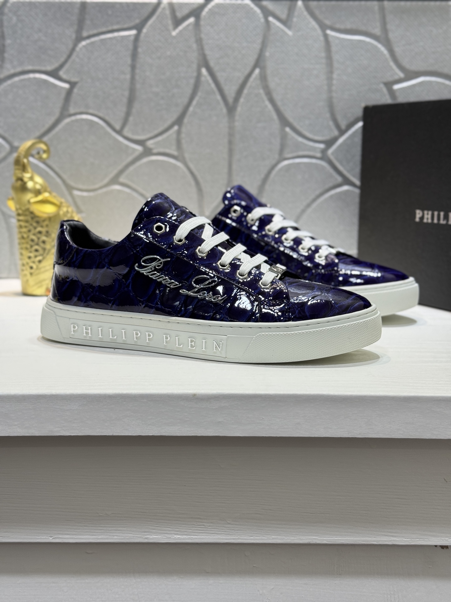 NO:344836,[Real Price] Philippe PLEIN trendy men's casual shoes are designed with a streamlined design on the basis of classics. This is carefully crafted with cowhide and hardware accessories. The inner layer is distinctive, and the fashion index is increased. It is super durable. Size38-44 (45 customization, PHILIPP PLEIN, cowhide, sheepskin19860909【实价】菲利普普来因潮流男士系列休闲鞋在经典的基础上采用流线型设计这款采用牛皮搭配五金配件羊皮内里精心制作,层次鲜明,增加时尚指数,超耐看.Size38-44（45定制,,PHILIPP PLEIN,cowhide,sheepskin,Men's shoes