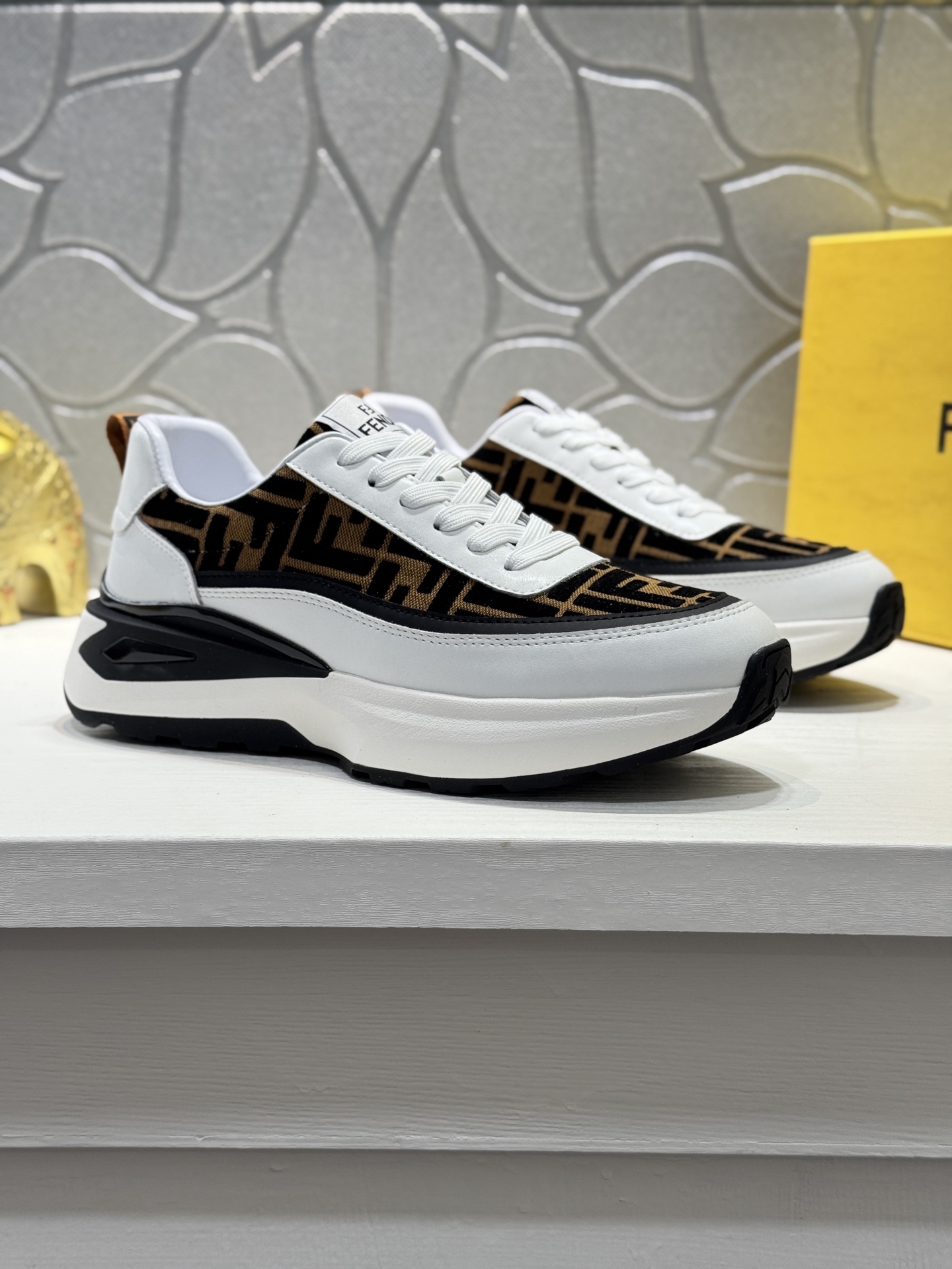 NO:351778,[Real price] Original order quality - Fendi!  Top purchasing agent, new style for men's counter, original configuration, imported cowhide splicing original fabric, original sole, original special supply of original sole, super comfortable, original order goods, high quality, multi-color selection, you can enter and exit the counter at will. Welcome to compare. Size38-44