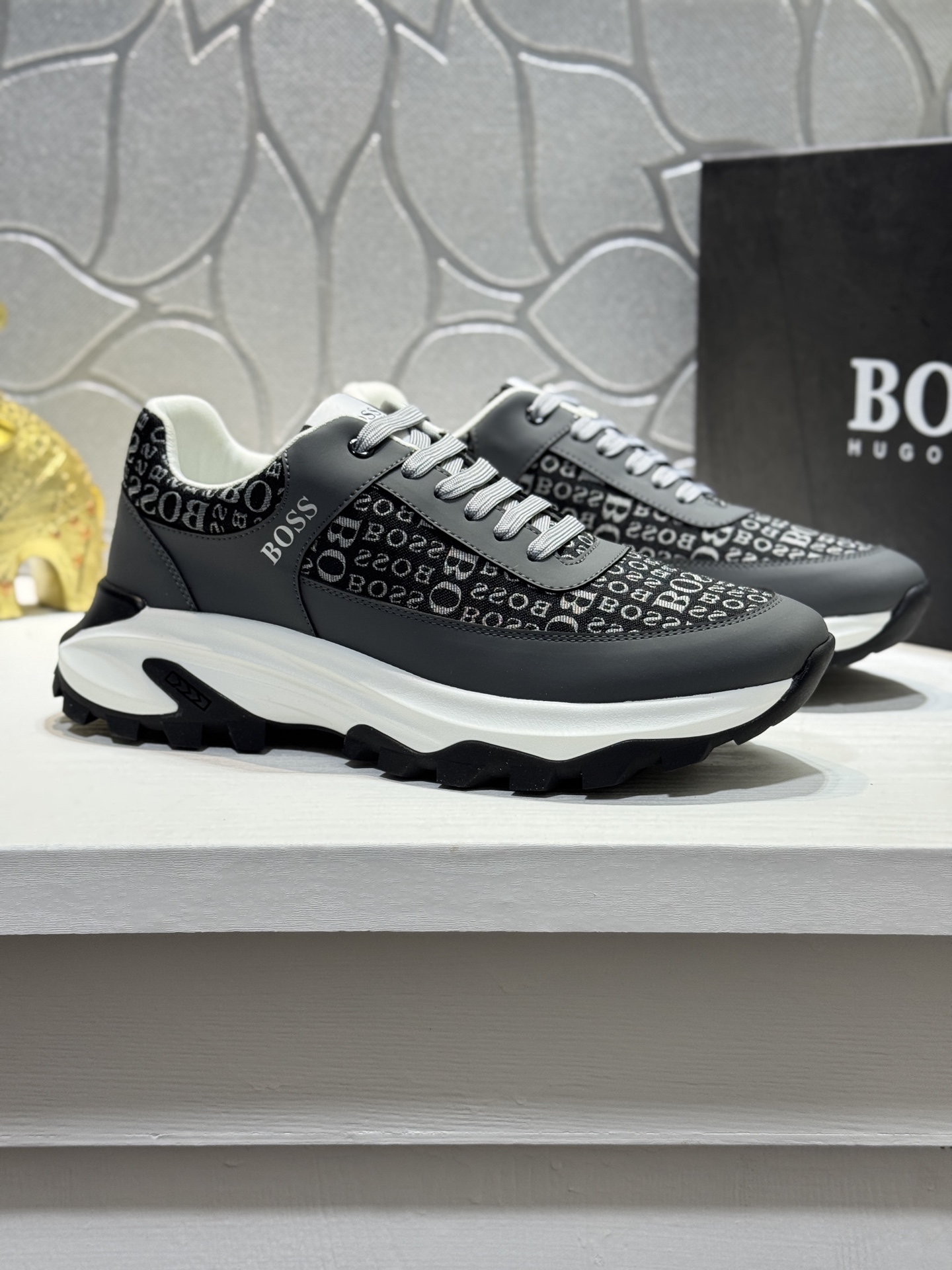 NO:350182,【Real Price】Boss promotes classic casual men's shoes, brand new Milan fashion and fashionable design, perfect workmanship, creating cabinet quality, cowhide upper with fashionable and exquisite brand mesh material soft and comfortable, genuine leather insole, rubber wear-resistant sole, you deserve it. Size38-44 (45 custom made, cowhide19860909【实价】Boss 力推经典款休闲男鞋,全新米兰时装时尚的设计,完美做工,打造装柜品质,鞋面牛皮配时尚精美品牌网面材料柔软舒适,真皮鞋垫,橡胶耐磨大底,你值得拥有.Size38-44（45定做,,cowhide,Men's shoes