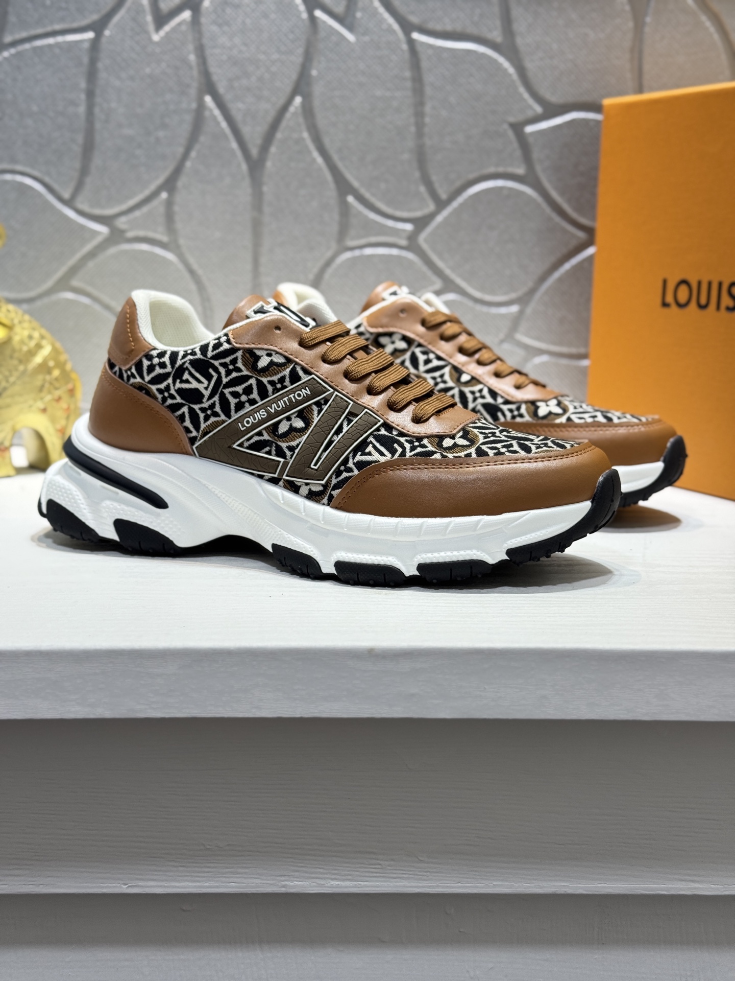 NO:350268,[Real price] Top original order - Louis Vuitton, trendy and fashionable, low-key men's sneakers, upper LV special canvas presbyopia, comfortable and breathable, sheepskin lining, original rubber outsole, 3 colors available~ a must-have for handsome men. Size38-44 (45 custom made, louis vuitton, louis vuitton, sneakers, sheepskin19860909【实价】顶级原单-路易威登 潮流时尚不失低调男士运动鞋,鞋面LV专用帆布老花,舒适透气,羊皮内里,原版橡胶大底,3色可选~型男必备.Size38-44（ 45定做,,louis vuitton,louis vuitton,sneakers,sheepskin,Men's shoes