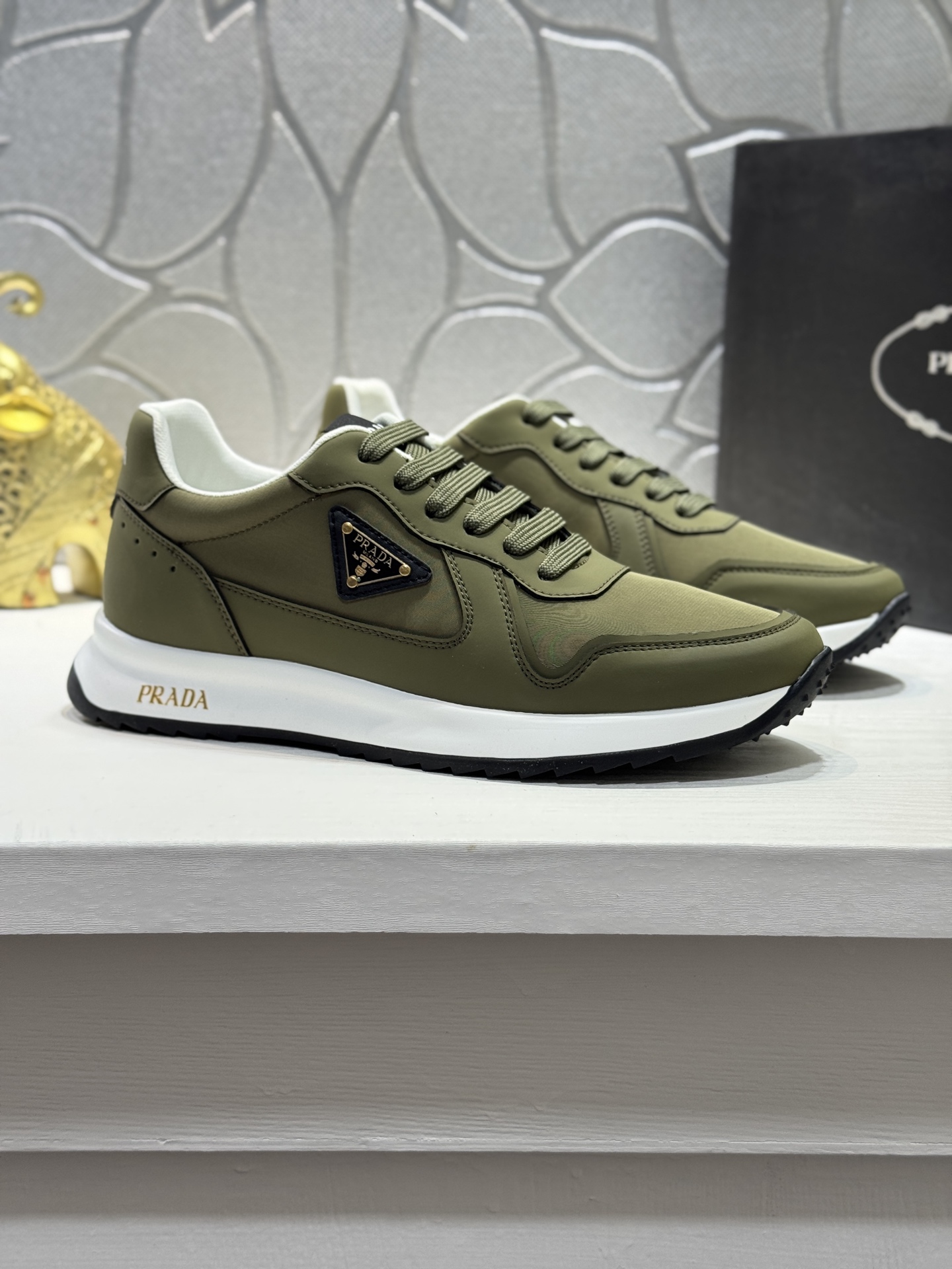 NO:353811,[Real Price] Prada Exclusive First Launch Exclusive Latest Latest Fashion Men's Shoes Exclusive Top Fashion Uppers with Top Cowhide + Imported Mesh Fabric Complex Process, Logo is clearly visible, comfortable and breathable mesh fabric inside. The sole is original, lightweight, super comfortable, original order goods, high quality, details determine quality, we only make shoes for our hearts, and you can enter and exit the counter at will. Welcome to compare Size38-44 (45 customization, prada, cowhide19860909【实价】普拉达 独家首发 独家最新爆款 最新時尚男鞋独家爆款鞋面選用头层牛皮+進口网布拼面料工艺复杂,Logo清晰可见,內裡舒适透气网布 鞋底原厂特供原版底,轻便,超级舒适,原厂跟单货,高品质,细节决定品质、我们只为用心做好鞋,可随意进出专柜,欢迎对比 Size38-44（45定制,,prada,cowhide,Men's shoes