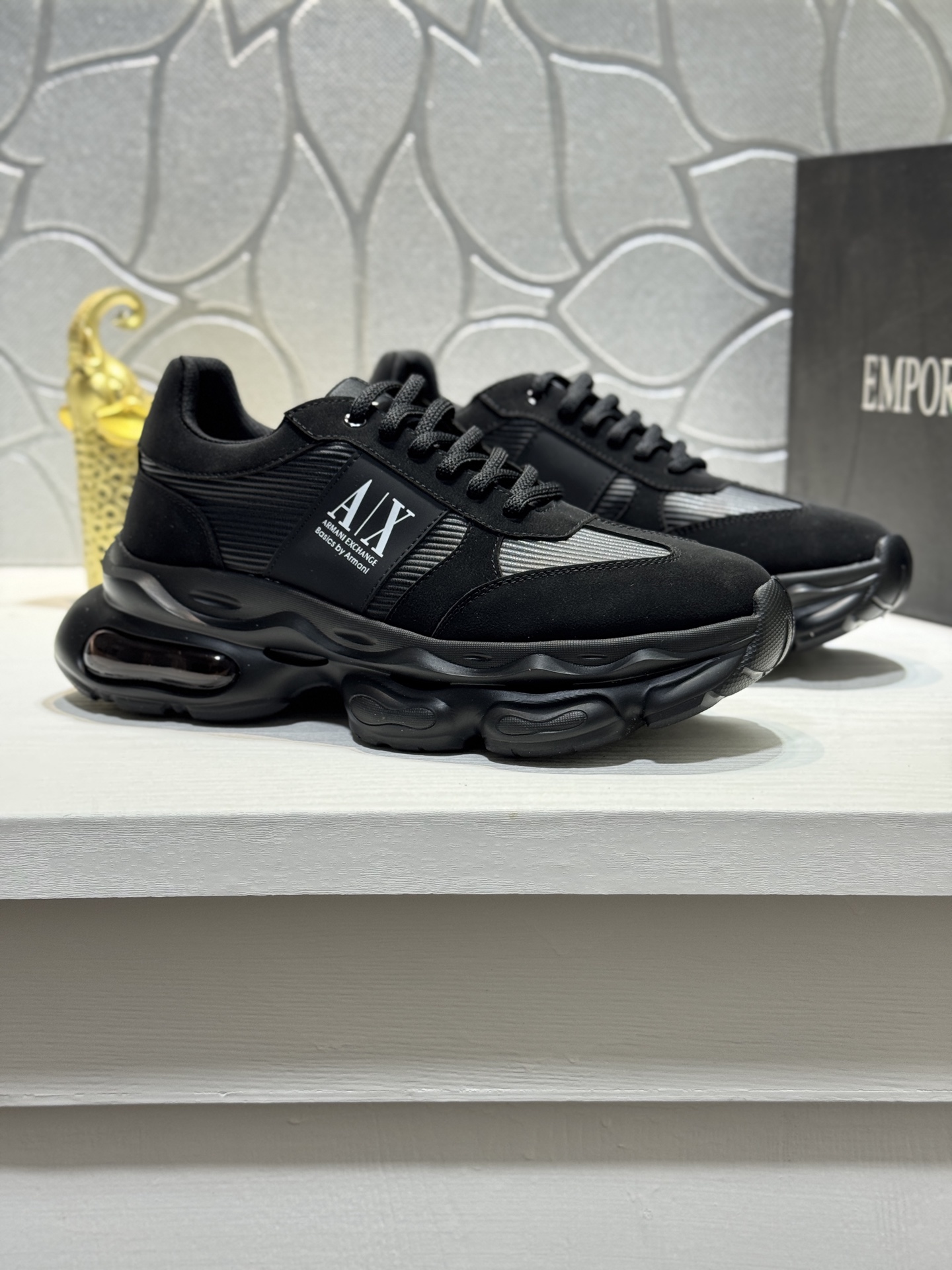 NO:353968,[Real Price] Armani ~ Dynamic men's thick-soled sneakers, elegant and low-key, yet light and vibrant. Selected cowhide splicing!  Mesh lining, decorated with brand logo, avant-garde thick sole design. A sense of layering and technology, making people shine in fashion items. Size: 38-44 (45 custom made, armani, armani, sneakers, cowhide19860909【实价】Armani阿玛尼~动感男款厚底运动鞋,优雅低调而又蕴藏轻盈活力.精选牛皮拼接！网布内里,饰有品牌标识,前卫厚鞋底设计.层次感和科技感十足,让人眼前一亮的时尚单品.Size:38-44(45定做,,armani,armani,sneakers,cowhide,Men's shoes