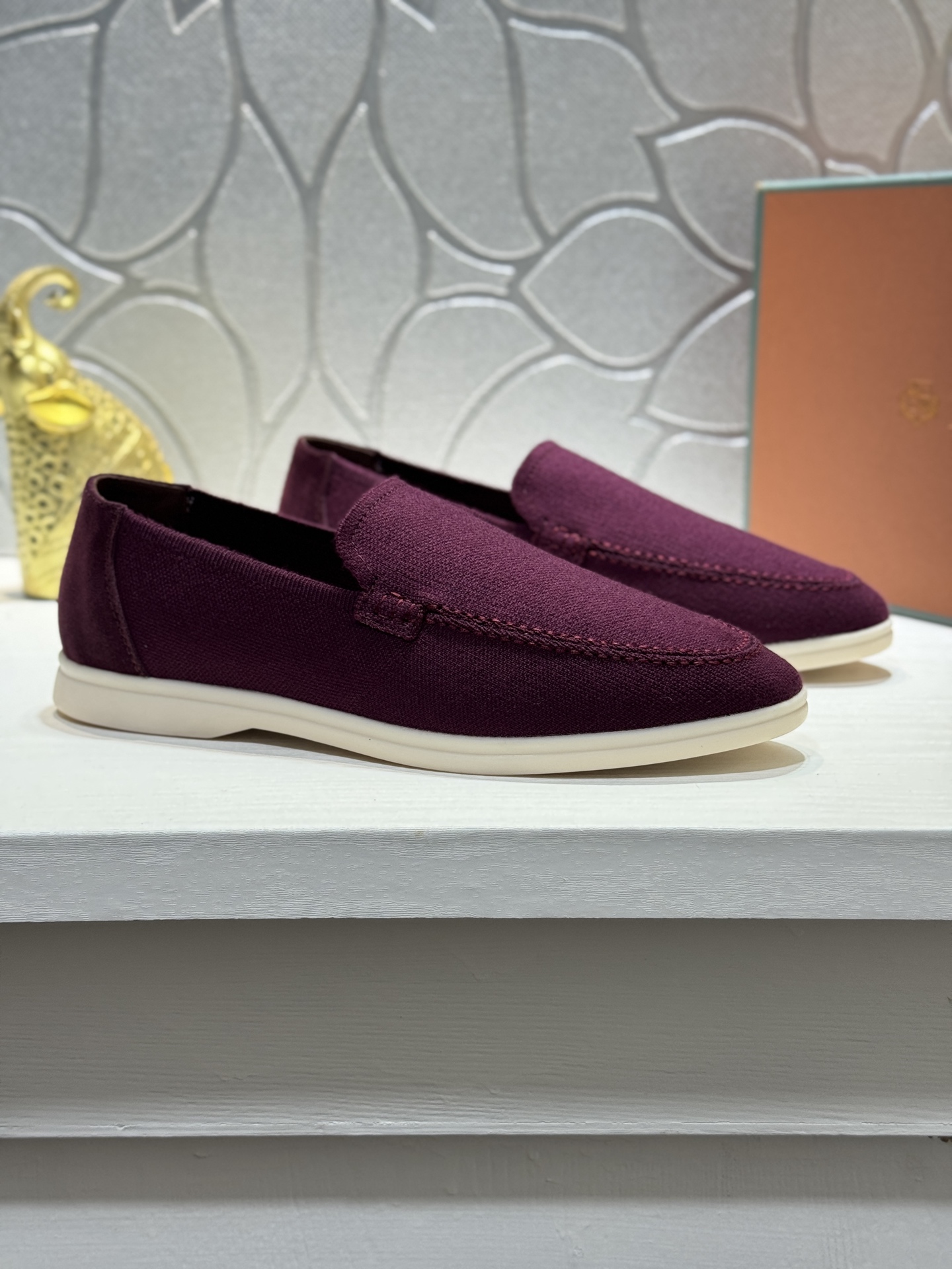 NO:354780,[Real Price] LP - New Mocasin shoes use cashmere flying woven surface, paired with rubber soles, a classic work. The complex craftsmanship and careful structure make the shoes light and soft, allowing you to walk comfortably. Size38-44 (45 customization, loro piana19860909【实价】LP——新款莫卡辛鞋采用羊绒飞织面,搭配橡胶鞋底,经典之作.繁复的匠艺工序、精心考究的结构,令鞋款轻盈而柔软,让您行走舒适自如.Size38-44（45定制,,loro piana,Men's shoes
