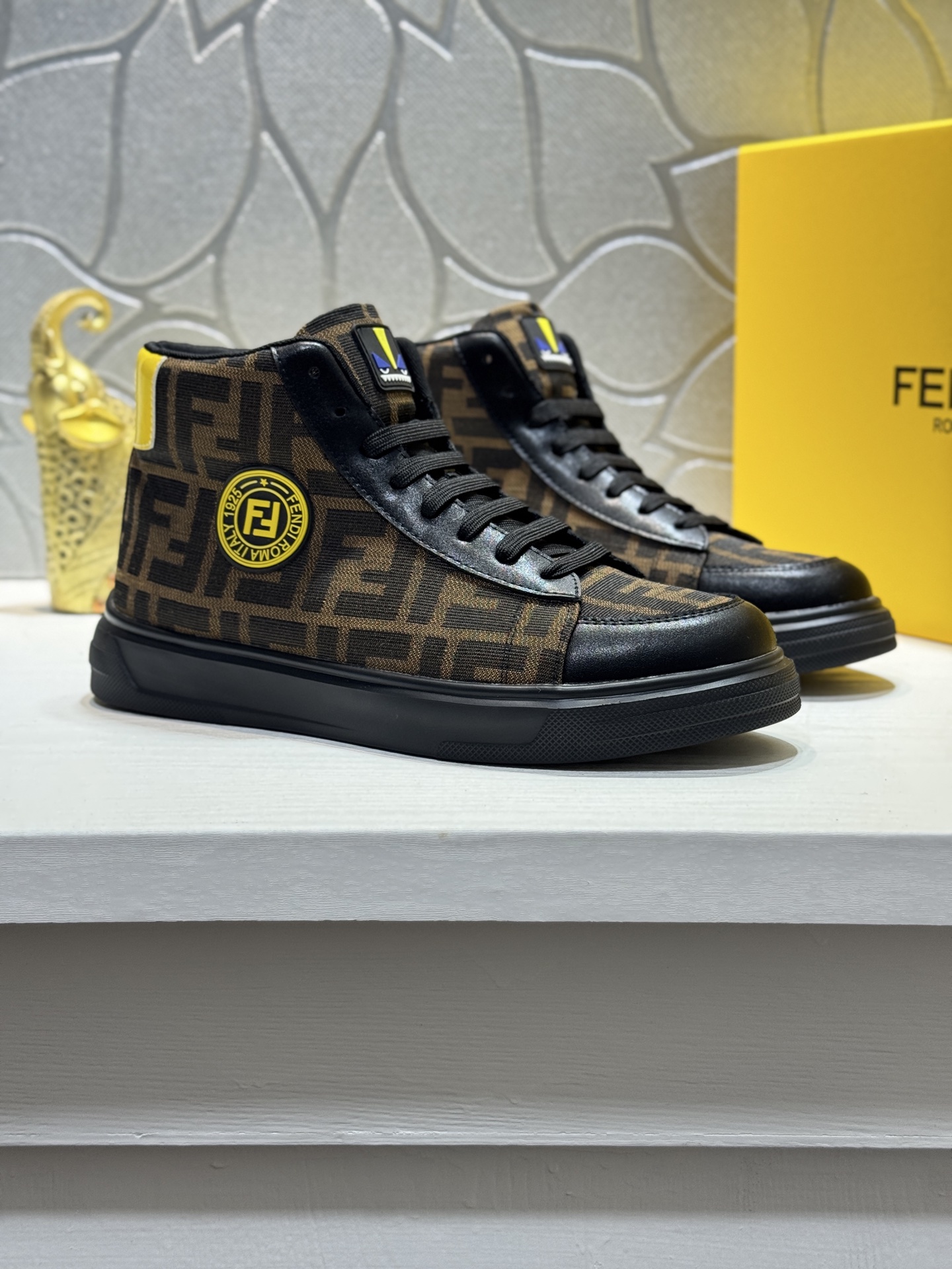 NO:356424,【Real Price】FENDI*FENDI!  Top purchasing agent, new style for men's high-top counter, original configuration, Italian imported cowhide splicing original fabric, original sole, special supply of original sole, super comfortable, original order goods, high quality, 2 colors available, you can enter and exit the counter at will. Welcome to compare. Size38-44 