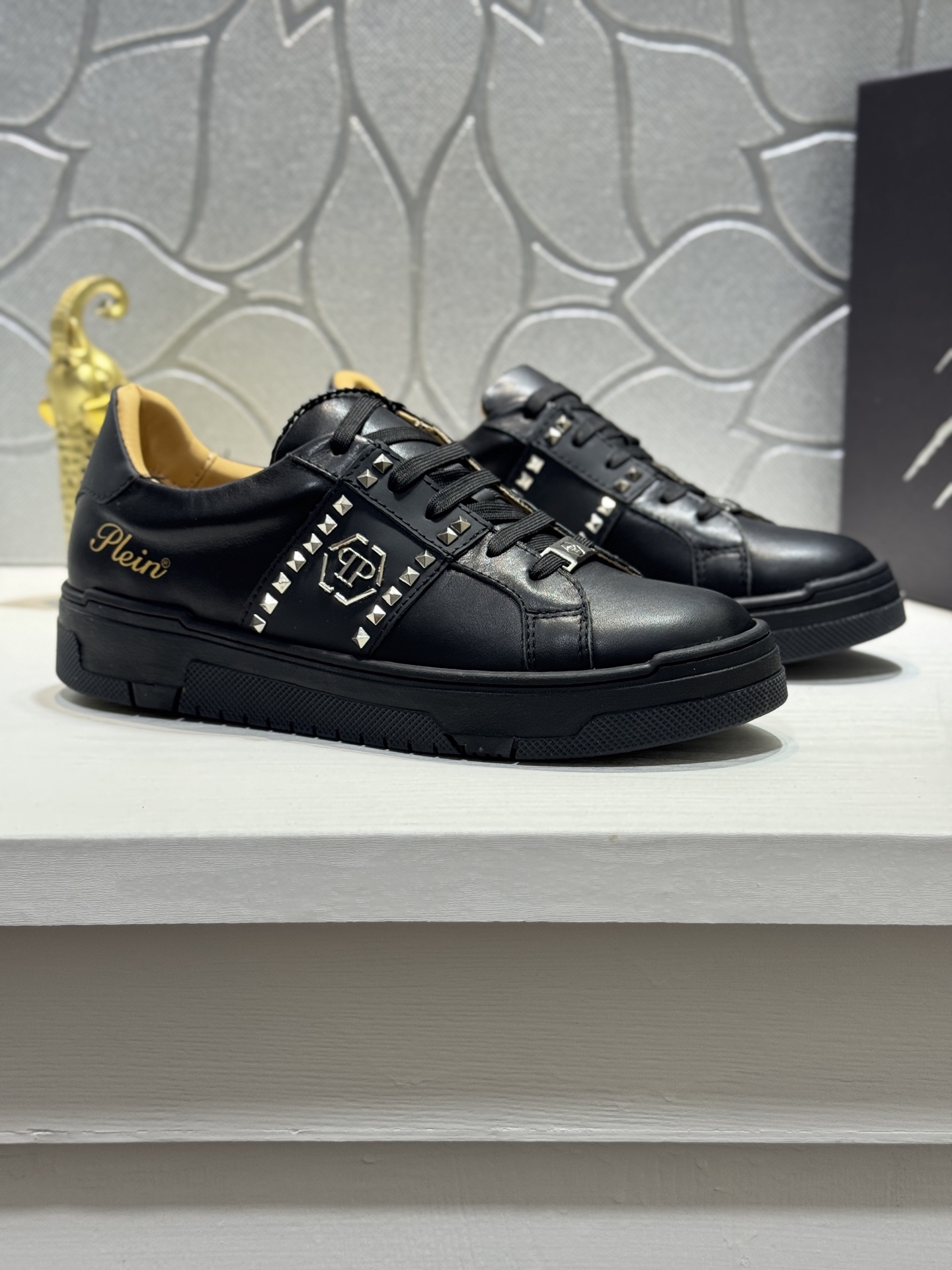 NO:541902,[Real Price] PHILIPP PLEIN-German trendy brand Philippe, a regular OEM manufacturer, supports inspection, not fashionable, and is called PP design style, which is surprising. The upper uses imported cowhide splicing and fleece with hardware accessories. The original combination of large soles and trendy men's essential items Size39-44 (45 customization, PHILIPP PLEIN, cowhide19860909【实价】PHILIPP PLEIN-德国潮牌菲利普普来因,正规代工厂出品支持检验不潮不叫PP设计风格很让人惊讶鞋面采用进口牛皮拼接飞织面搭配五金配件.原版组合大底潮男必备单品 Size39-44（45定制,,PHILIPP PLEIN,cowhide,Men's shoes