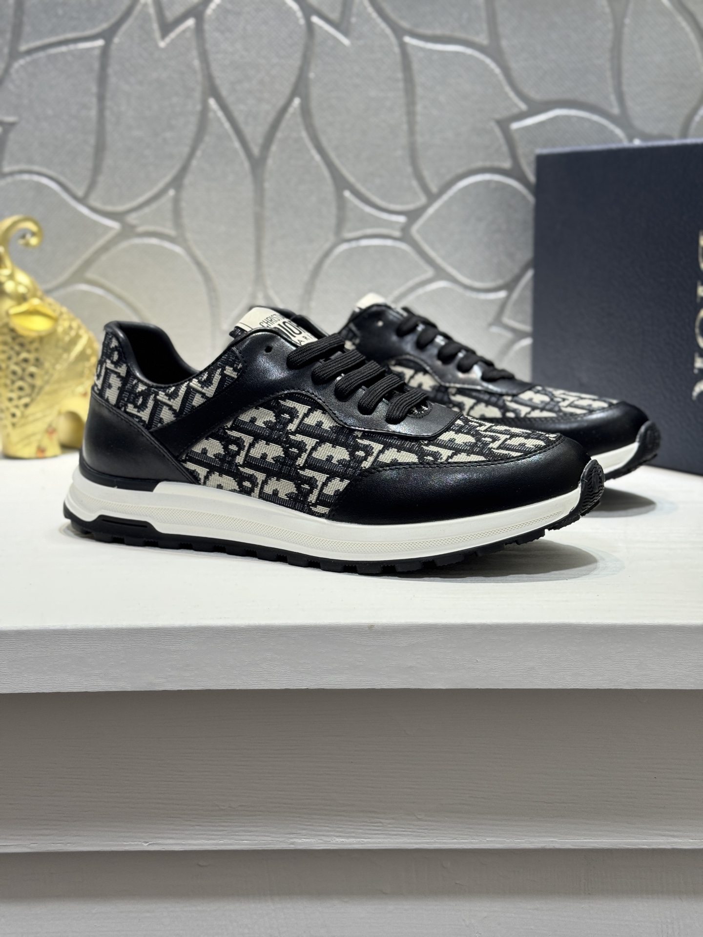 NO:541908,[Real price] Dio* (Dio) sports shoes The latest casual and fashionable high-top men's shoes on the official website are popular, simple and atmospheric, exclusive to trendy men. The unique official website's new and most brand element version original decoration, imported cowhide with classic fabrics, accessories are fashionable and elegant, sheepskin inner lining, wear-resistant and casual sole. Size38-44 (45 customization, dior, dior, sneakers, cowhide, sheepskin19860909【实价】Dio*（迪奥）运动鞋 官网最新款休闲时尚高帮男鞋爆款版型简洁大气 潮男专属.独有的官网新最品牌元素版原装饰,进口牛皮搭经典面料,配饰尚时又大方,羊皮内里,耐磨闲休大底. Size38-44（45定制,,dior,dior,sneakers,cowhide,sheepskin,Men's shoes