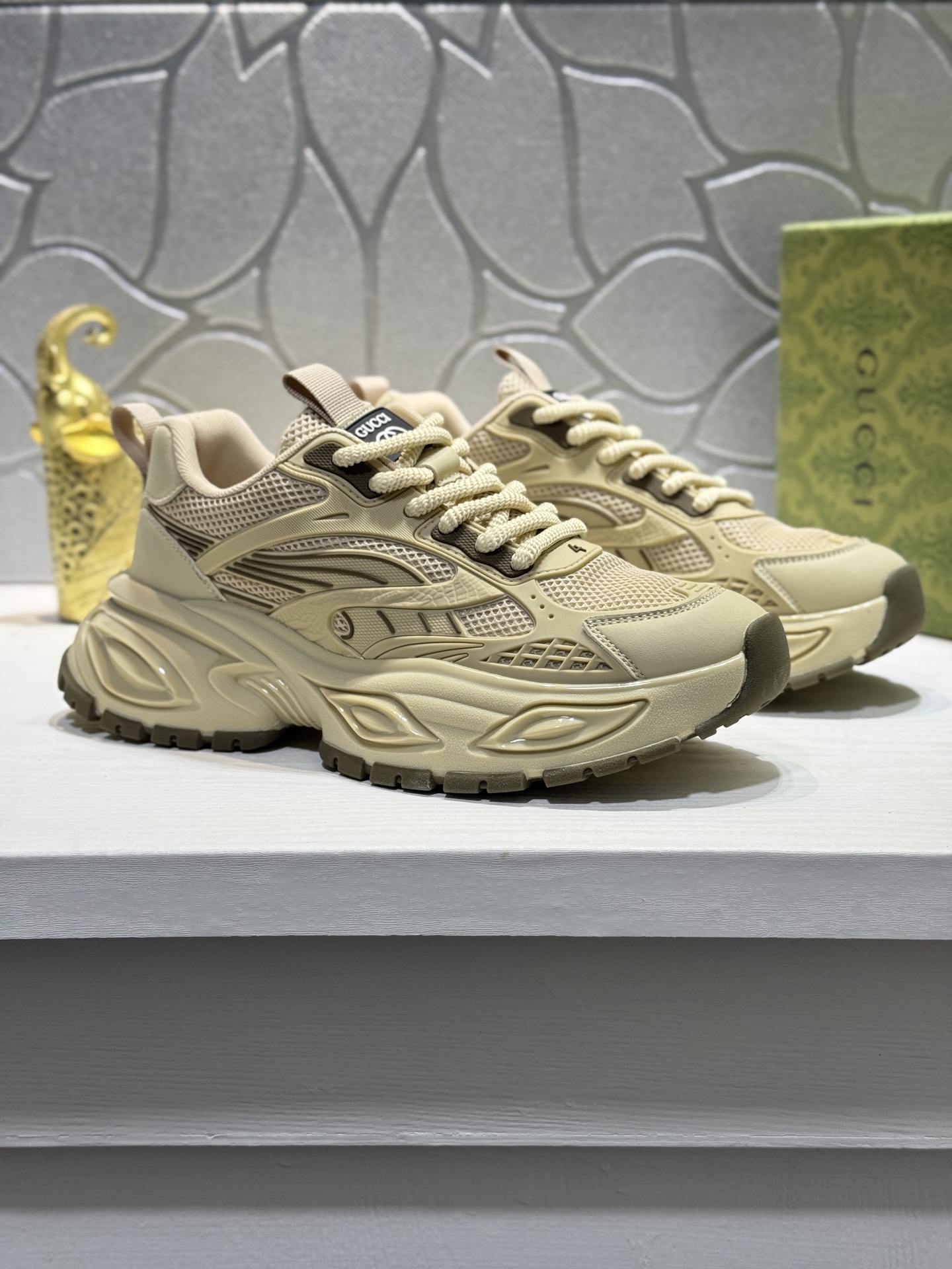 NO:557691,【Actual price】Gucci!  The world's first shoe upper uses cowhide stitching fabric and mesh lining to make walking more convenient and comfortable!  Full of elasticity, exclusive new and stunning work, the quality is comparable to Midea's 11 replica [color]!  Create a fashionable personality to set off your uniqueness!  A must-have for trendy men! Classic Size38-44 (45 customized,,cowhide19860909【实价】古奇！全球首发 鞋面采用牛皮拼接面料网布内里让行走更加便捷舒适！弹力十足独家新款惊世之作,质量相比美的11复刻[色]！打造时尚个性衬托你的与众不同！潮男必备!经典 Size38-44（45定做,,cowhide,Men's shoes