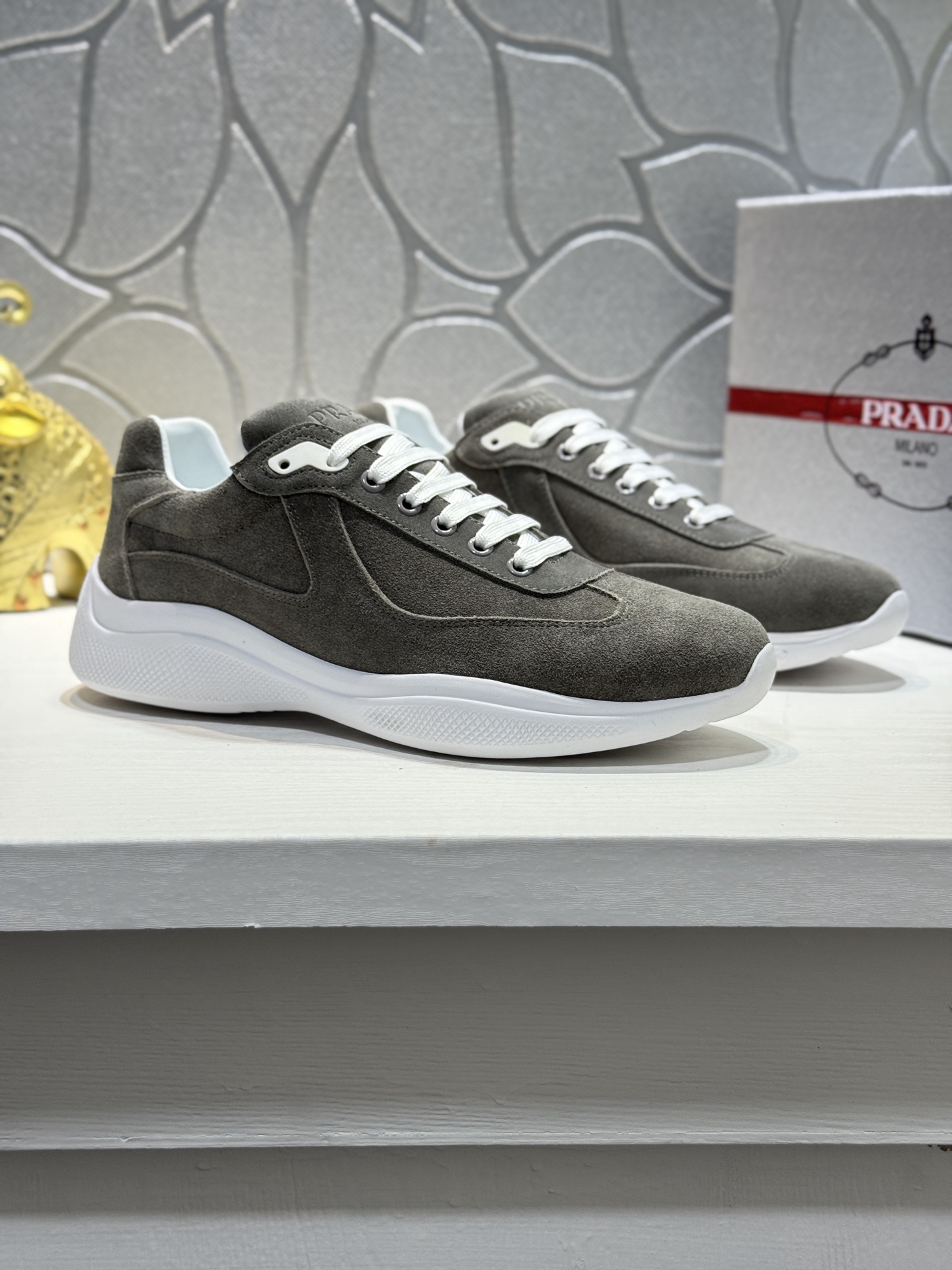 NO:588159,[Real price] Prada's latest model for couples is shipped from the counter. You know the leading counter model. The upper is made of cowhide, and the cowhide lining is specially provided by the original factory. The exclusive molded sole is super comfortable. The original factory follows the order, high quality, and the details determine the quality. We only make shoes with care. You can enter and exit the counter at will. Welcome to compare Size36-44 '45 customization, prada, cowhide19860909【实价】普拉达 情侣款专柜最新款出货 领先专柜款你懂的 鞋面牛皮制造,牛皮内里鞋底原厂特供原版底,独家成型底超级舒适,原厂跟单货,高品质,细节决定品质、我们只为用心做好鞋,可随意进出专柜,欢迎对比 Size36-44《45定制,,prada,cowhide,Men's shoes