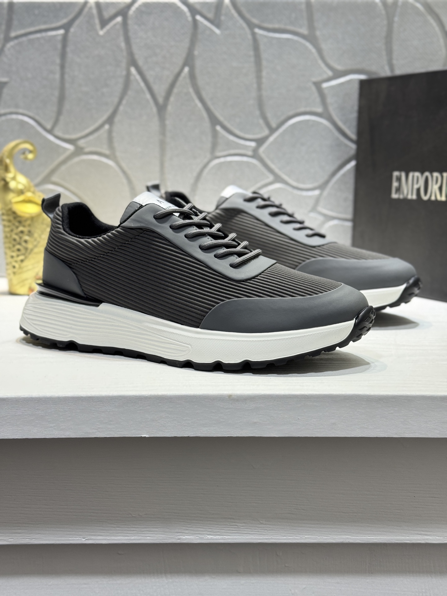 NO:589906,[Real price] Armani Armani strongly recommends classic casual men's shoes, brand new Milan fashion design, perfect workmanship, creating cabinet quality, upper cowhide and fabric materials are soft and comfortable, genuine leather insoles, rubber wear-resistant outsole, you deserve it Size38-44 (customized for 45,,armani,armani,cowhide19860909【实价】Armani 阿玛尼 力推经典款休闲男鞋,全新米兰时装时尚的设计,完美做工,打造装柜品质,鞋面牛皮配面料材料柔软舒适,真皮鞋垫,橡胶耐磨大底,你值得拥有 Size38-44（45定做,,armani,armani,cowhide,Men's shoes