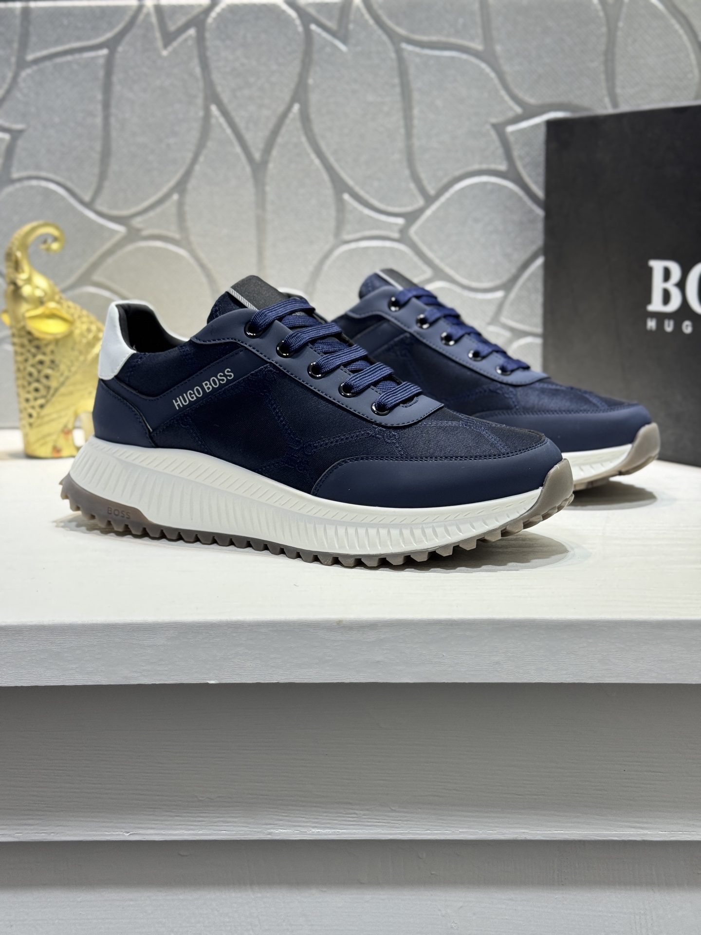 NO:604966,[Real price] [BOSS] C sports men's shoes, this model is the official classic model, 1:1 quality, made by famous original factory, using imported cowhide, comfortable cowhide mesh lining. Perfect last shape, generous and fashionable design, attracting many consumers, suitable for drivers to drive, what they want is the highest quality in the market. Size38-44 (45 customized,,cowhide19860909【实价】【BOSS】C运动男鞋,本款是官方主打经典款,1:1质量,原厂名师制作,采用进口牛皮舒适牛皮夹网布内里.完美楦型,大方时尚的设计,吸引了众多消费者的追捧,适合司机驾车行驶,要的就是市场最高品质.Size38-44（45定制,,cowhide,Men's shoes