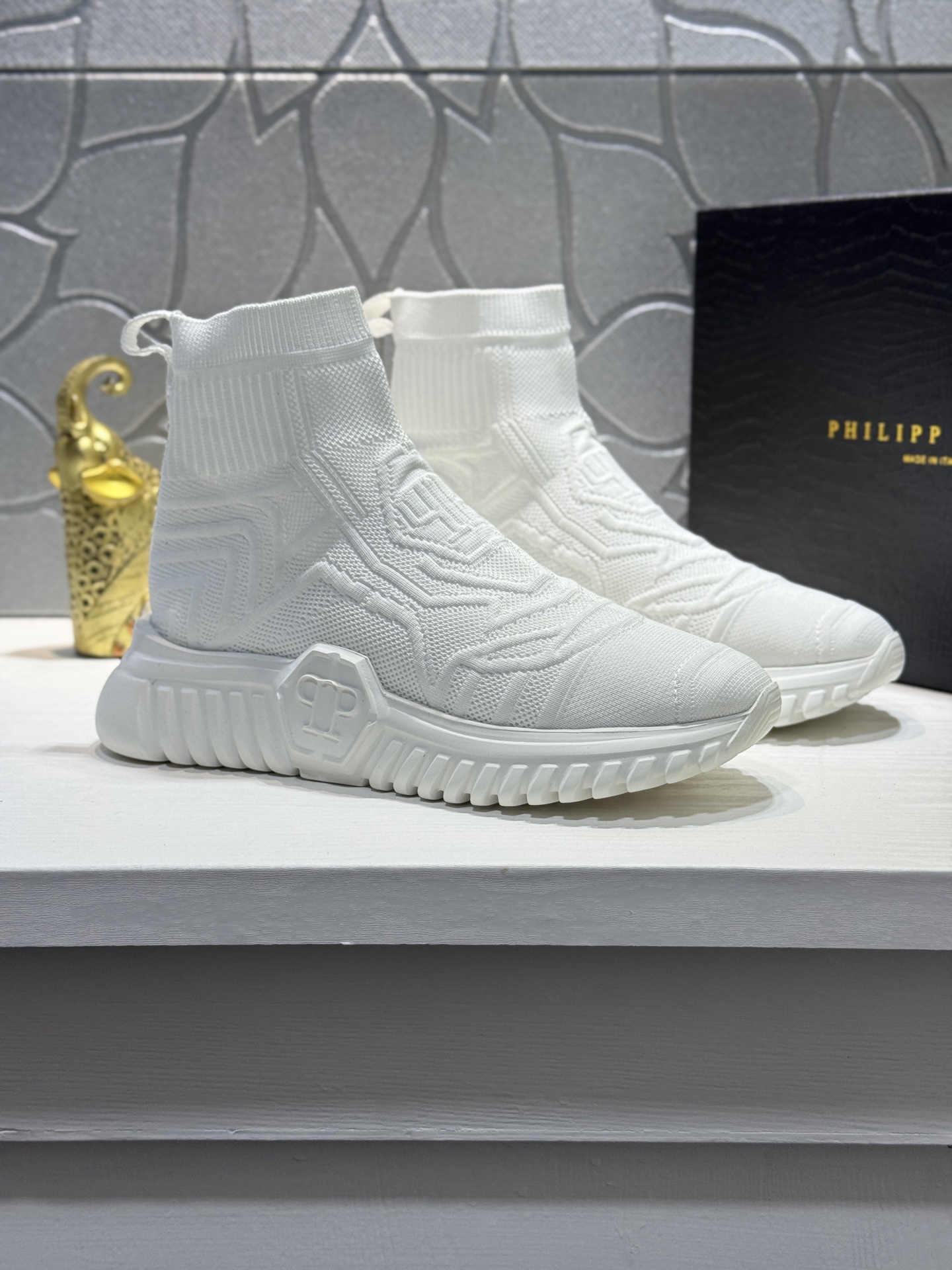 NO:604695,[Real price] PHILIPP PLEIN German trendy brand Philip Plein, produced by a regular foundry, supports inspection, is not fashionable and is not called PP. The design style is surprising19860909【实价】PHILIPP PLEIN-菲利普普来因 德国潮牌菲利普普来因,正规代工厂出品支持检验不潮不叫PP设计风格很让人惊讶鞋面采用进口牛皮拼接飞织面原版组合大底潮男必备单品.Size39-44（45定制,,PHILIPP PLEIN,cowhide,Men's shoes