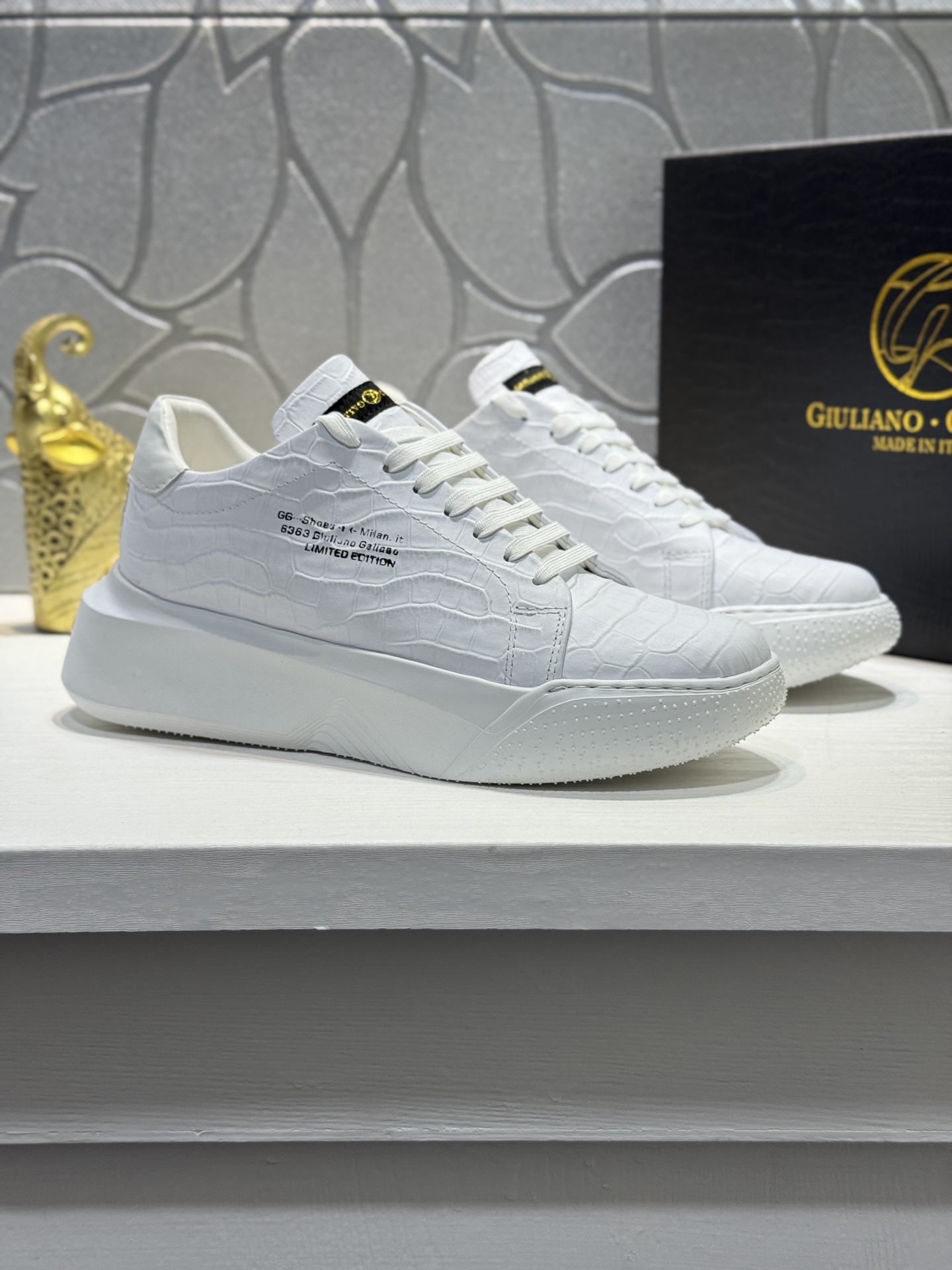 NO:604691,[Actual price] Galiano Nemesis Giuliano Galiano Nemesis. Nappa leather snake pattern thick sole 5.5cm low-top lifestyle casual shoes men's casual shoes, leather lining, rubber outsole Size 39-44 (45 customized, non-returnable, cowhide19860909【实价】Galiano Nemesis 朱利亚诺·加利亚诺·内梅西斯.纳帕皮革 蛇纹厚底 5.5cm 低帮 生活休闲鞋 男款休闲鞋,牛皮内里,橡胶大底 码数39-44（45定做不退换,,cowhide,Men's shoes