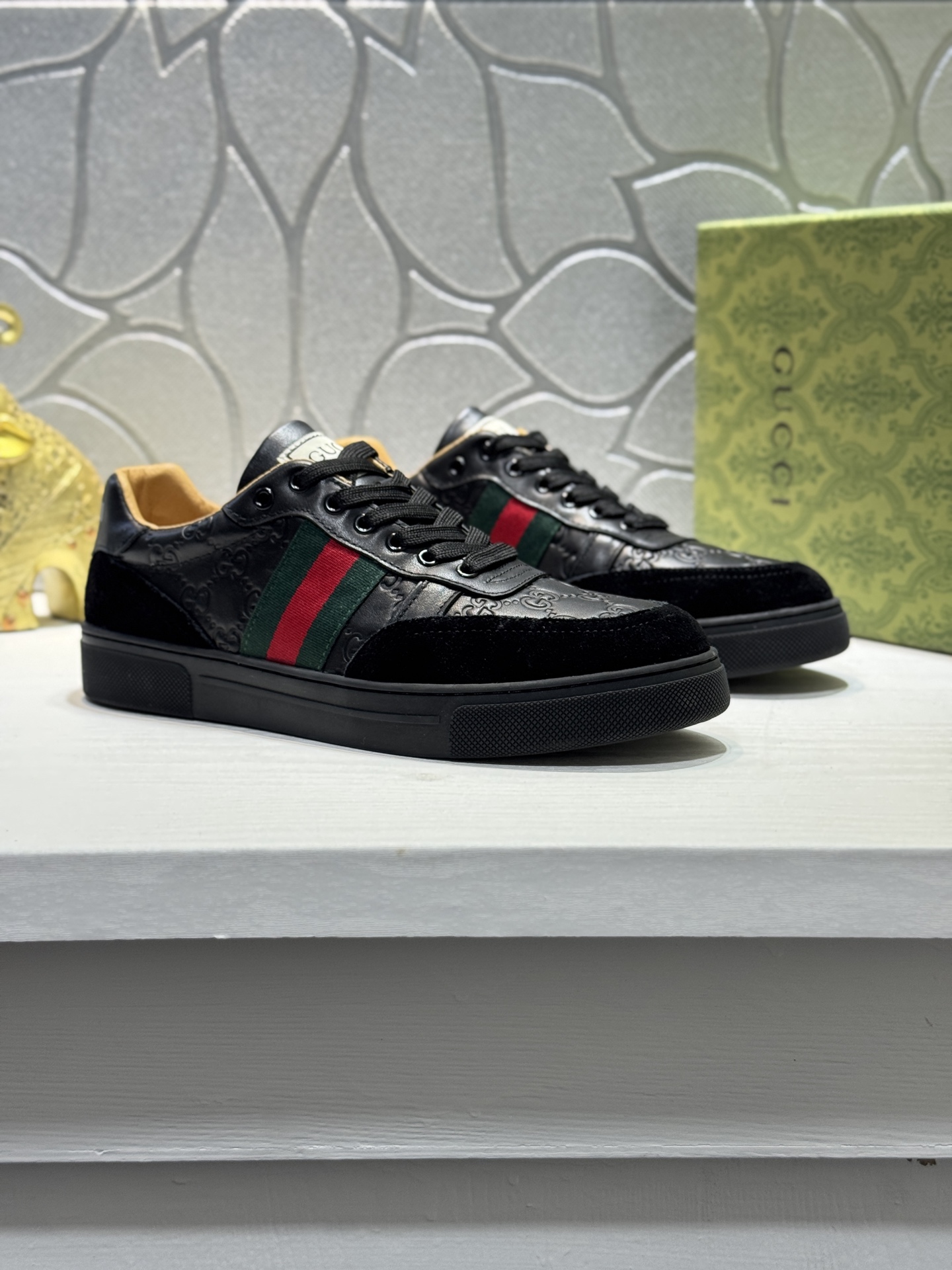 NO:620182,[Real Price] GUCC*Gucci!  The official website launches in the world. The upper is made of leather and the lining is made of sheep, making walking more convenient and comfortable!  Exclusive new stunning work, Midea 11 replica [color] compared to the official quality!  Create a fashionable personality to set off your uniqueness!  A must-have for trendy men! Classic Size 38-44 (customized at 45, gucci19860909【实价】GUCC*古奇！官网全球首发 鞋面皮制造,绵羊内里制作,让行走更加便捷舒适！独家新款惊世之作,与官方的质量相比美的11复刻[色]！打造时尚个性衬托你的与众不同！潮男必备!经典Size38-44（45定做,,gucci,Men's shoes