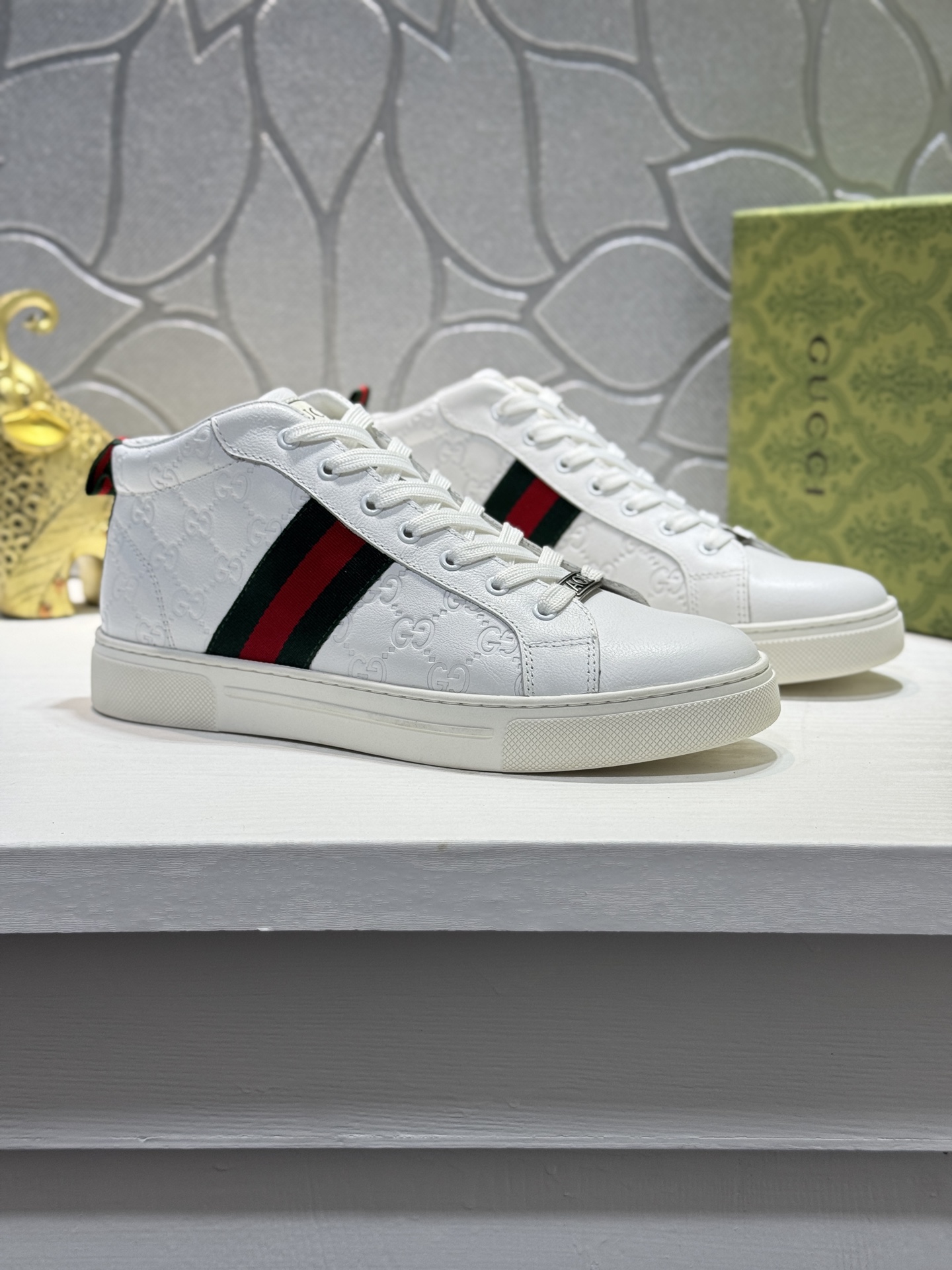 NO:620172,[Real Price] GUCC*Gucci!  The official website launches in the world. The upper is made of leather and the lining is made of sheep, making walking more convenient and comfortable!  Exclusive new stunning work, Midea 11 replica [color] compared to the official quality!  Create a fashionable personality to set off your uniqueness!  A must-have for trendy men! Classic Size 38-44 (customized at 45, gucci19860909【实价】GUCC*古奇！官网全球首发 鞋面皮制造,绵羊内里制作,让行走更加便捷舒适！独家新款惊世之作,与官方的质量相比美的11复刻[色]！打造时尚个性衬托你的与众不同！潮男必备!经典Size38-44（45定做,,gucci,Men's shoes