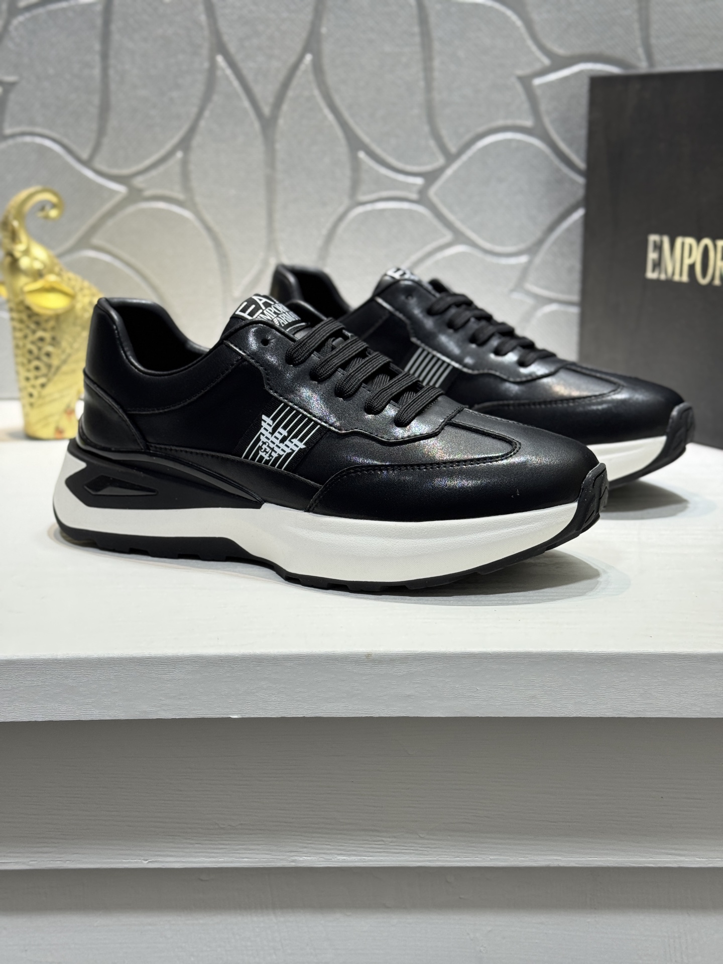 NO:621101,[Real price] Armani* [Armani] Casual style original domineering LOGO brand material, the upper is made of imported cowhide and sheepskin lining, the unique layout design of European and American masters, the perfect counter-quality wear-resistant outsole, the upper foot is comfortable and elegant, a must-have for handsome men. Size38-44 (45 customized,,armani,armani,cowhide,sheepskin19860909【实价】Armani*【阿玛尼】休闲款原版霸气LOGO品牌料,鞋面釆用进口牛皮羊皮内里欧美大师独特版面设计 完美打造专柜品质耐磨大底,上脚舒适大气,型男必备. Size38-44（ 45定制,,armani,armani,cowhide,sheepskin,Men's shoes