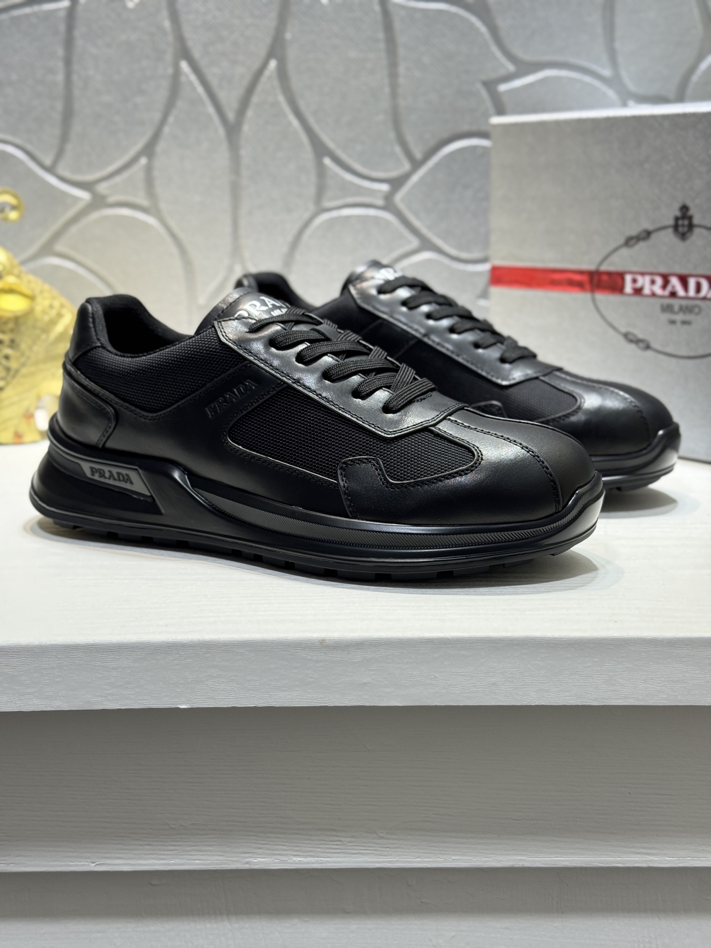 NO:621085,[Real price] High-end boutique - Prada luxury men's fashion sports series, imported calfskin spliced ​​with special cloth, custom mesh lining with calf insole, silk screen logo decoration, striped rubber outsole, non-slip and wear-resistant, extremely comfortable classic model!  Size38-44《45 customized,,prada,cowhide19860909【实价】高端精品-普拉达奢品男士时尚运动系列,进口小牛皮拼接特质布面,内里客供网面搭配小牛鞋垫,丝印logo图案标装饰,条纹橡胶大底,防滑耐磨,舒适度极高的经典款！Size38-44《45定做,,prada,cowhide,Men's shoes