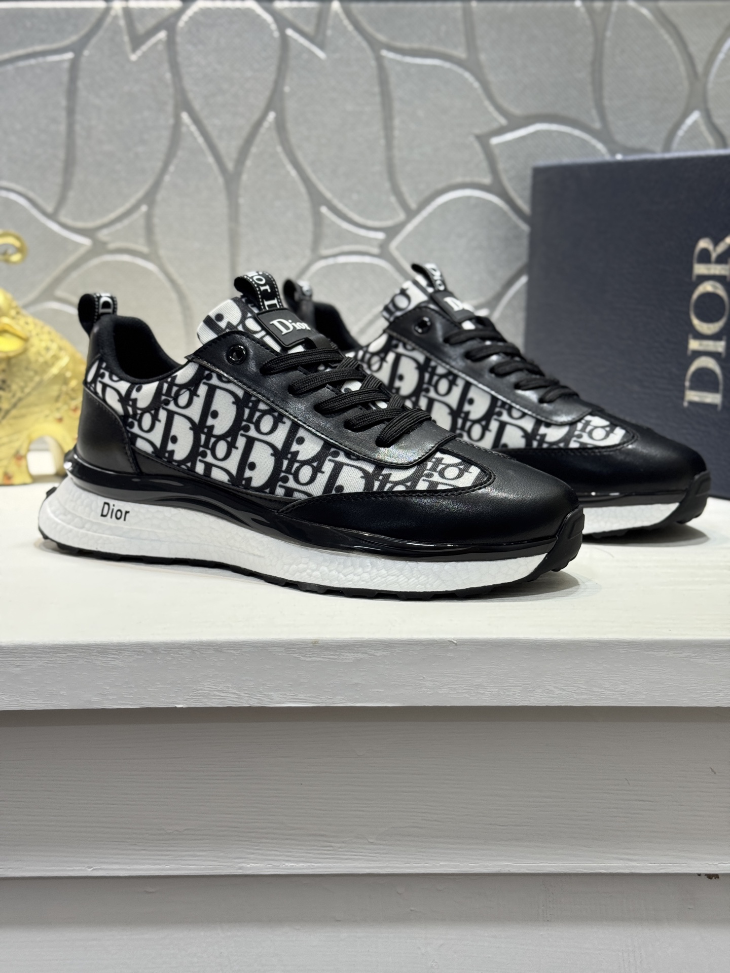 NO:779218,[Real price] Dio * Dior) men's latest casual and fashionable men's shoes, the hot style is simple and elegant, exclusive for trendy men. Unique official website's latest brand element version original decoration, imported cowhide stitching with classic fabrics, fashionable and generous accessories, rubber wear-resistant and heightening outsole, light and comfortable. Size38-44 (45 customized, dior, dior, cowhide19860909【实价】Dio*迪奥）男鞋最新款休闲时尚男鞋爆款版型简洁大气 潮男专属.独有的官网新最品牌元素版原装饰,进口牛皮拼接搭经典面料,配饰尚时又大方,橡胶耐磨增高大底,轻便舒适. Size38-44（45定制,,dior,dior,cowhide,Men's shoes