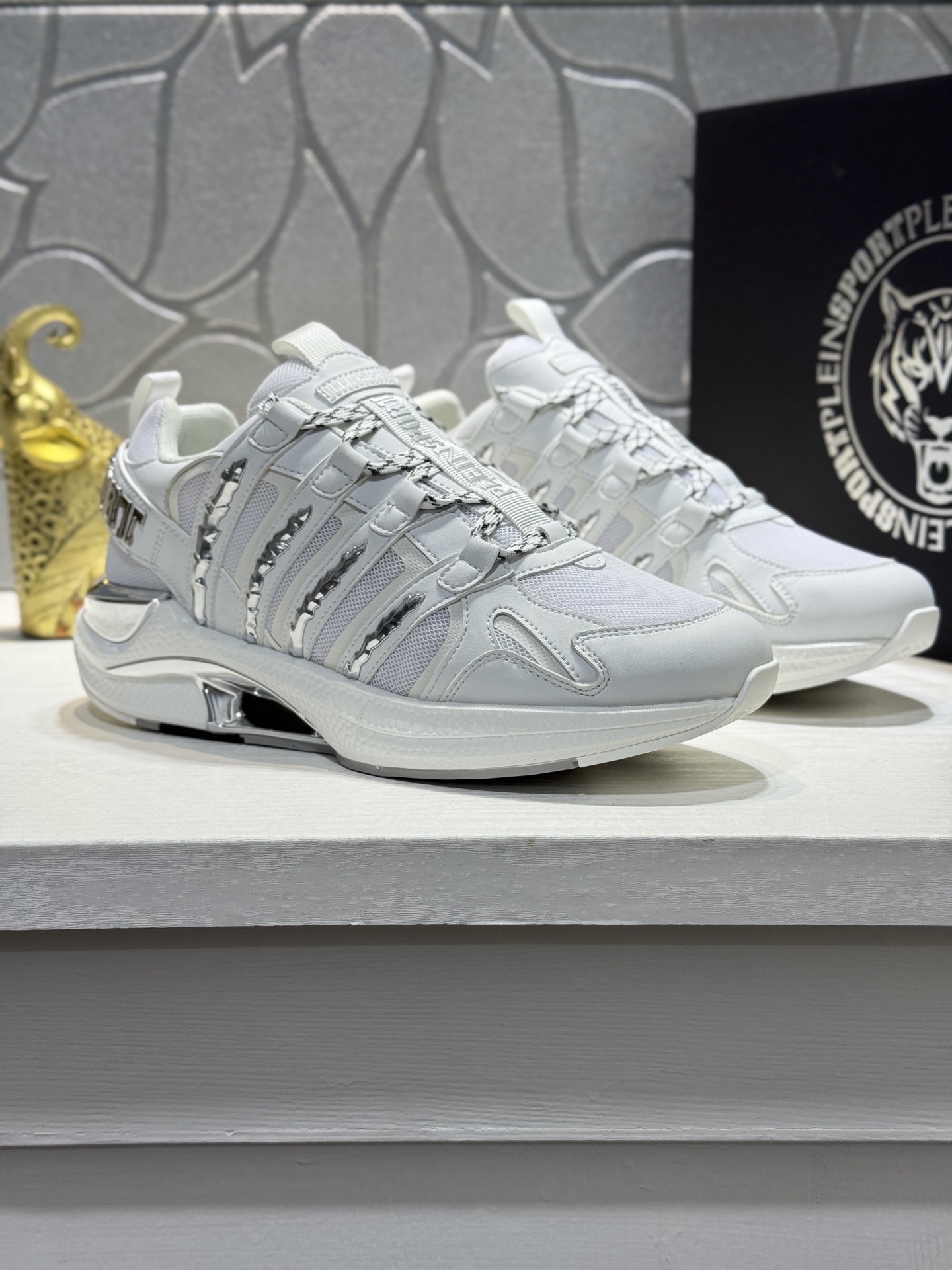 NO:853028,[Real price] PHILI PLEIN, German trendy brand men's low-top sports shoes, leather upper with breathable mesh design, breathable cloth lining. Good-looking and easy to match. Ultra-light outsole, comfortable on the feet!  Size39-44（38.45 customized,,sneakers,cowhide19860909【实价】PHILI PLEIN-普来因,德国潮牌男士低帮运动鞋,牛皮鞋面配透气网布设计,透气布内里.好看好搭.超轻大底,脚感舒适！Size39-44（38.45定做,,sneakers,cowhide,Men's shoes