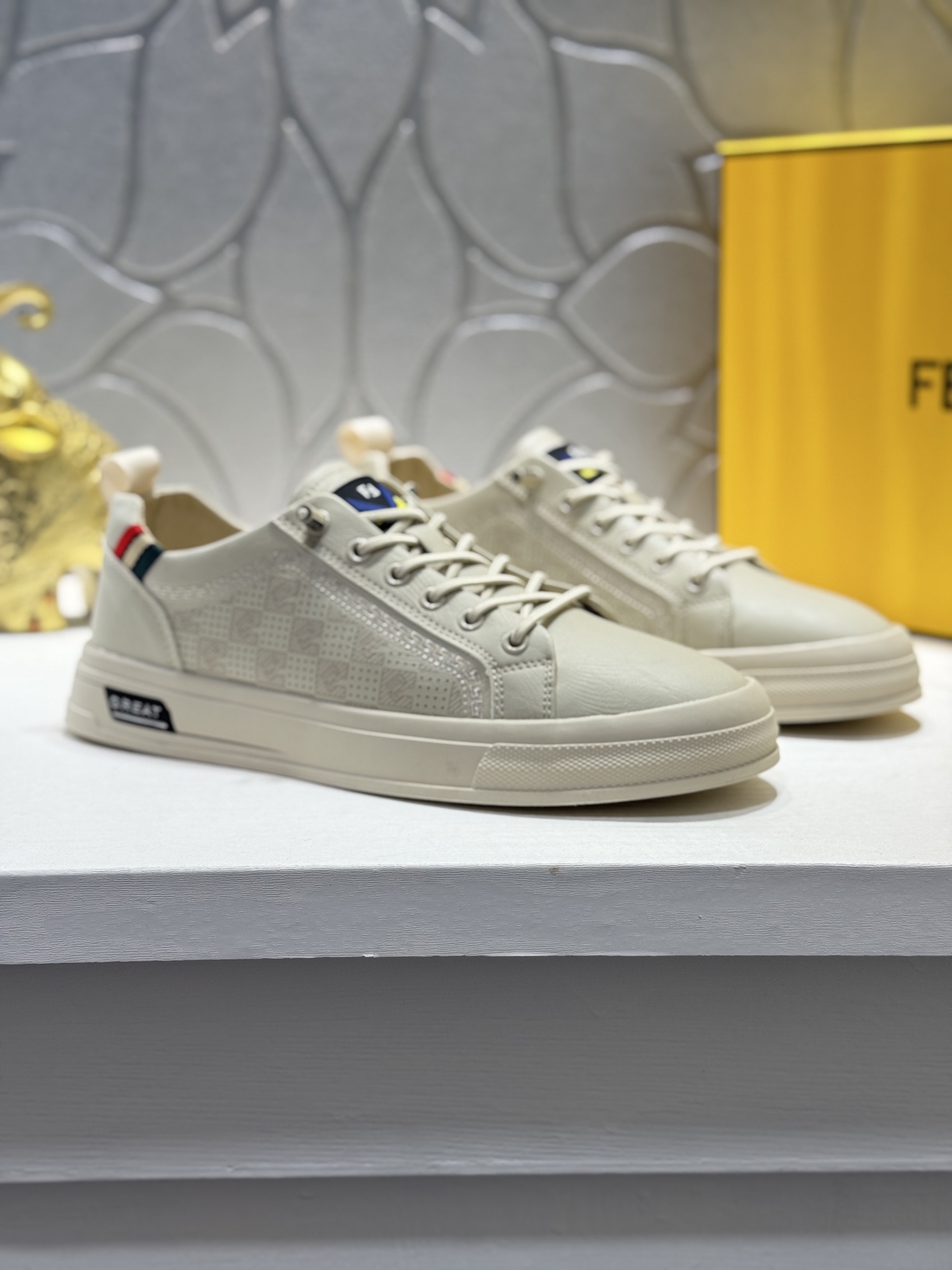 NO:853090,[Real price] Fendi top purchasing agent, new model for men's counter, cowhide leather upper, genuine leather lining, original sole provided by the original factory, super comfortable, original factory and single goods, high quality, multiple colors optional, you can enter and exit the counter at will. Welcome to compare Size38-44 '45 can be customized,, fendi, cowhide19860909【实价】芬迪顶级代购 男士专柜新款 鞋面牛皮,真皮内里,鞋底原厂特供原版底超级舒适,原厂跟单货 高品质,多色可选,可随意进出专柜.欢迎对比 Size38-44「45可订制,,fendi,cowhide,Men's shoes