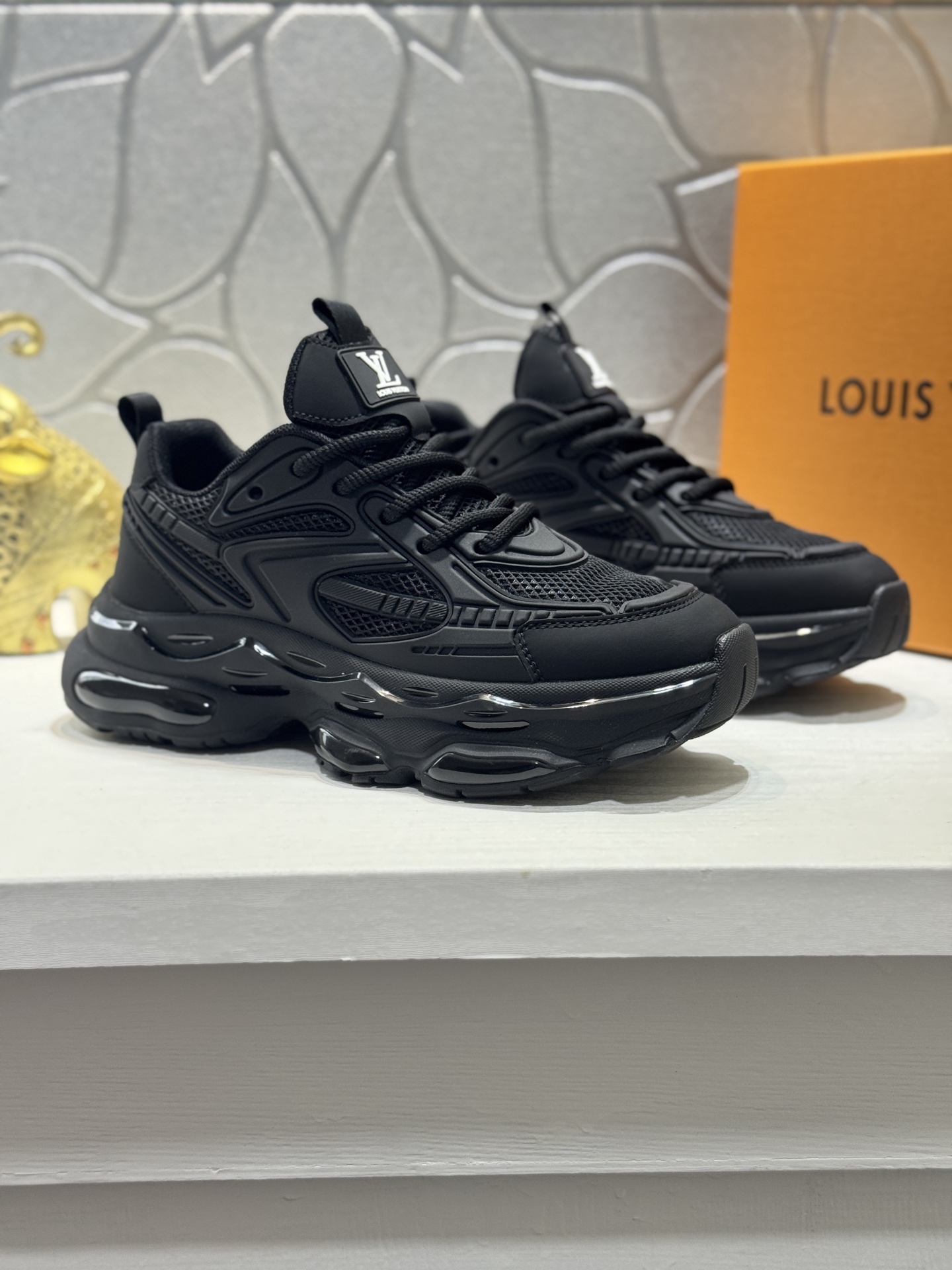 NO:853108,【Real price】Louis Vuitton!  Top purchasing agent, new models in men's counter, original factory configuration, original fly-knit fabric imported from Italy, original soles specially provided by the original factory, super comfortable, original factory follow-up goods, high quality, 2 colors optional, you can enter and exit the counter at will. Welcome to compare Size38-44 '45 customization, Louis Vuitton19860909【实价】路易威登！顶级代购 男士专柜新款 原厂配置、意大利进口原版飞织面料 鞋底原厂特供原版底超级舒适,原厂跟单货 高品质,2色可选,可随意进出专柜.欢迎对比 Size38-44「45定制,,louis vuitton,Men's shoes