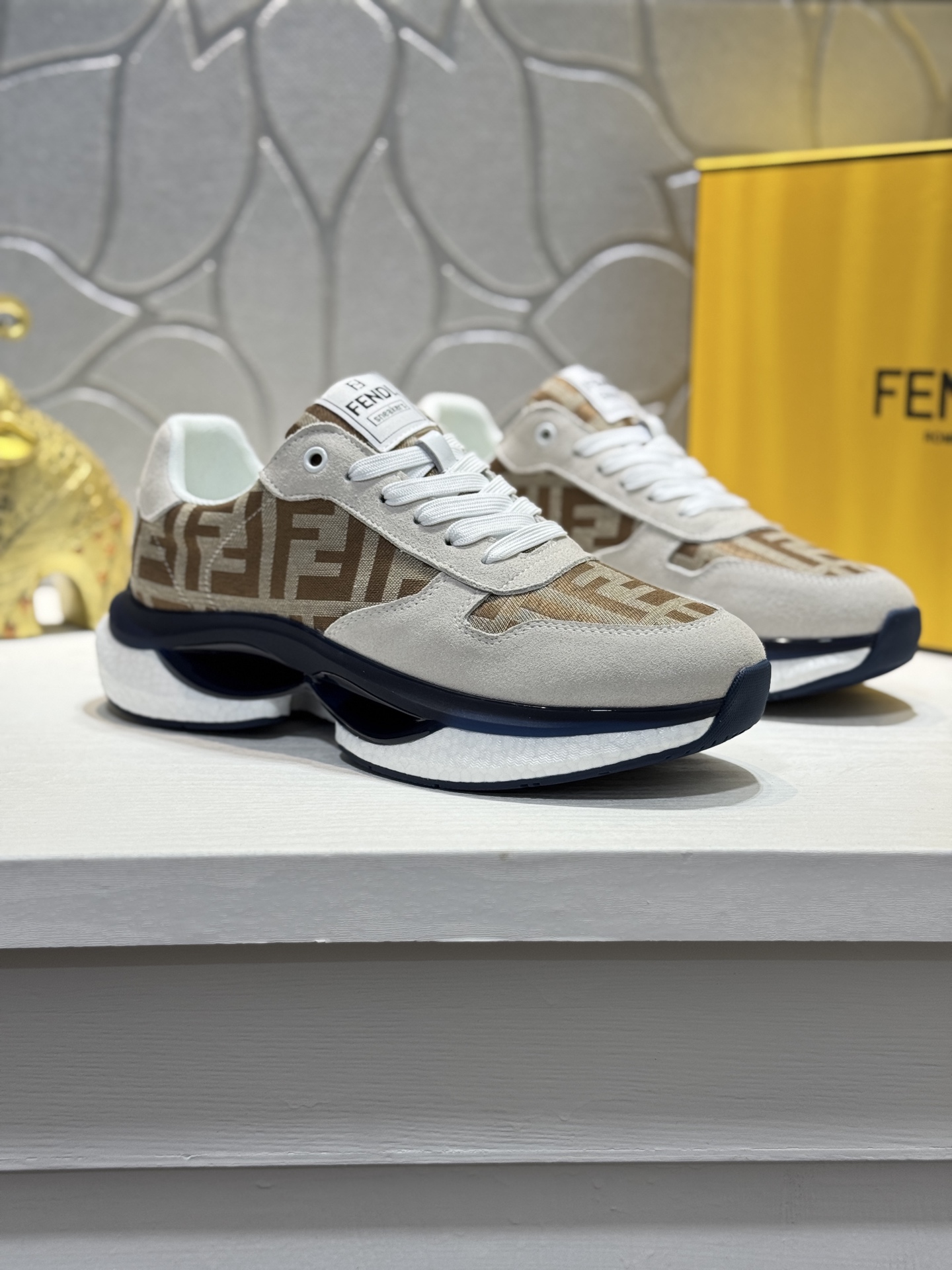 NO:853863,[Real price] Fendi's top purchasing agent, new model for men's counter, original factory configuration, Italian imported cowhide stitching, mesh lining, inner heightening, original sole provided by the original factory, super comfortable, original factory follow-up goods, high quality, 3 colors optional, you can enter and exit the counter at will. Welcome to compare Size38-44 '45 customization,,fendi,cowhide19860909【实价】芬迪顶级代购 男士专柜新款 原厂配置、意大利进口牛皮拼接,网布内里,内增高,鞋底原厂特供原版底超级舒适,原厂跟单货 高品质,3色可选,可随意进出专柜.欢迎对比 Size38-44「45定制,,fendi,cowhide,Men's shoes