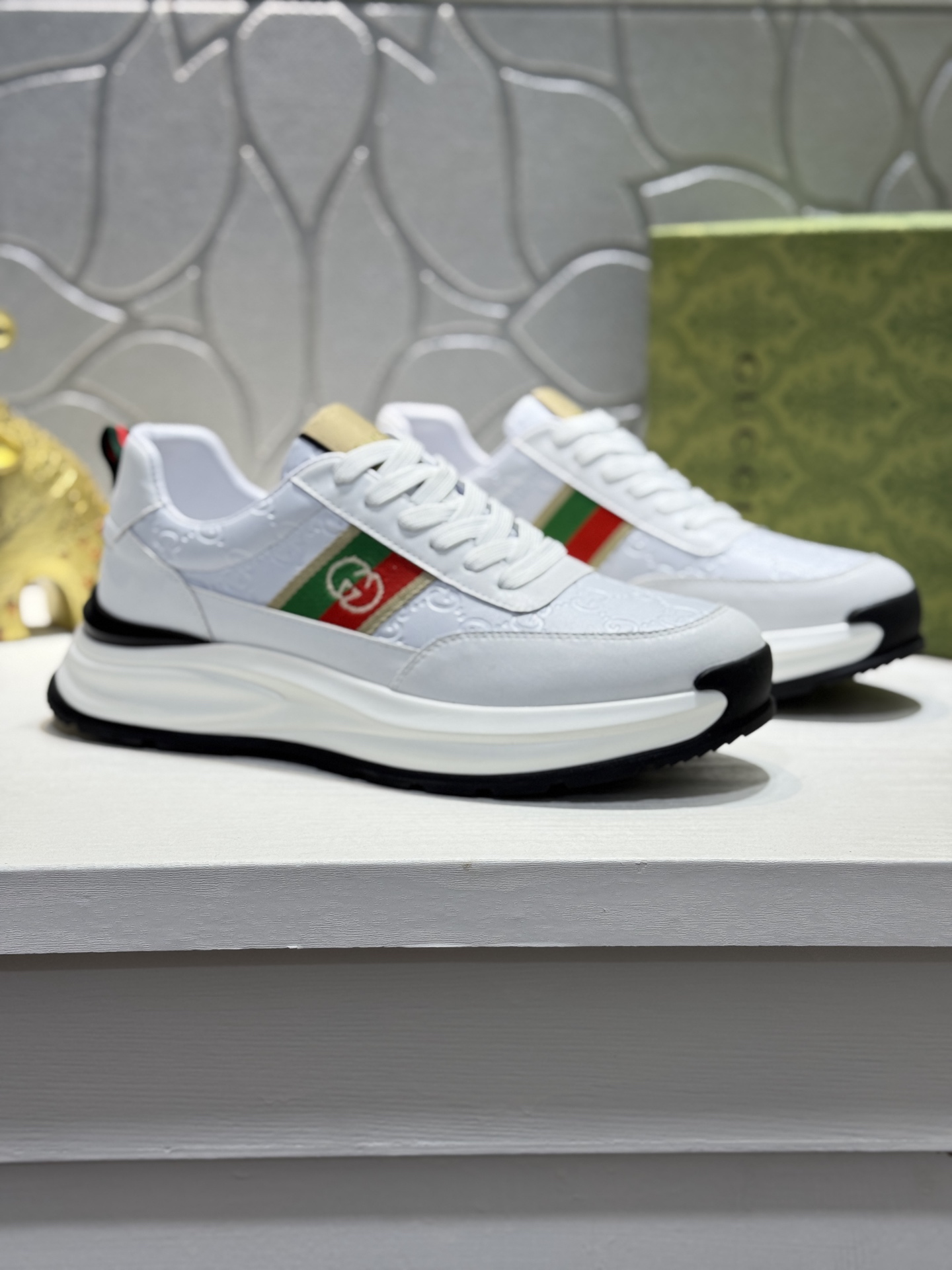 NO:853784,[Real price] GUCC* Gucci G classic casual and fashionable men's shoes, popular style, simple and elegant, exclusive for trendy men. Unique official website latest brand elements original Gucci decoration, fashionable and generous, fabric made of original soft calfskin, comfortable and soft sheepskin lining, official website designated wear-resistant rubber outsole_full of elasticity, counter classic model in-person shooting color multi-color optional Size38-44 (45 customized,,gucci,cowhide,sheepskin19860909【实价】GUCC*古奇G 家经典休闲时尚男鞋爆款版型简洁大气,潮男专属.独有的官网最新品牌元素古奇原版装饰,时尚又大方,面料原版柔软小牛皮制作 舒适的柔软羊皮内里 官网指定耐磨橡胶大底_弹力十足,专柜经典款实物拍摄颜色多色可选 Size38-44（45定制,,gucci,cowhide,sheepskin,Men's shoes
