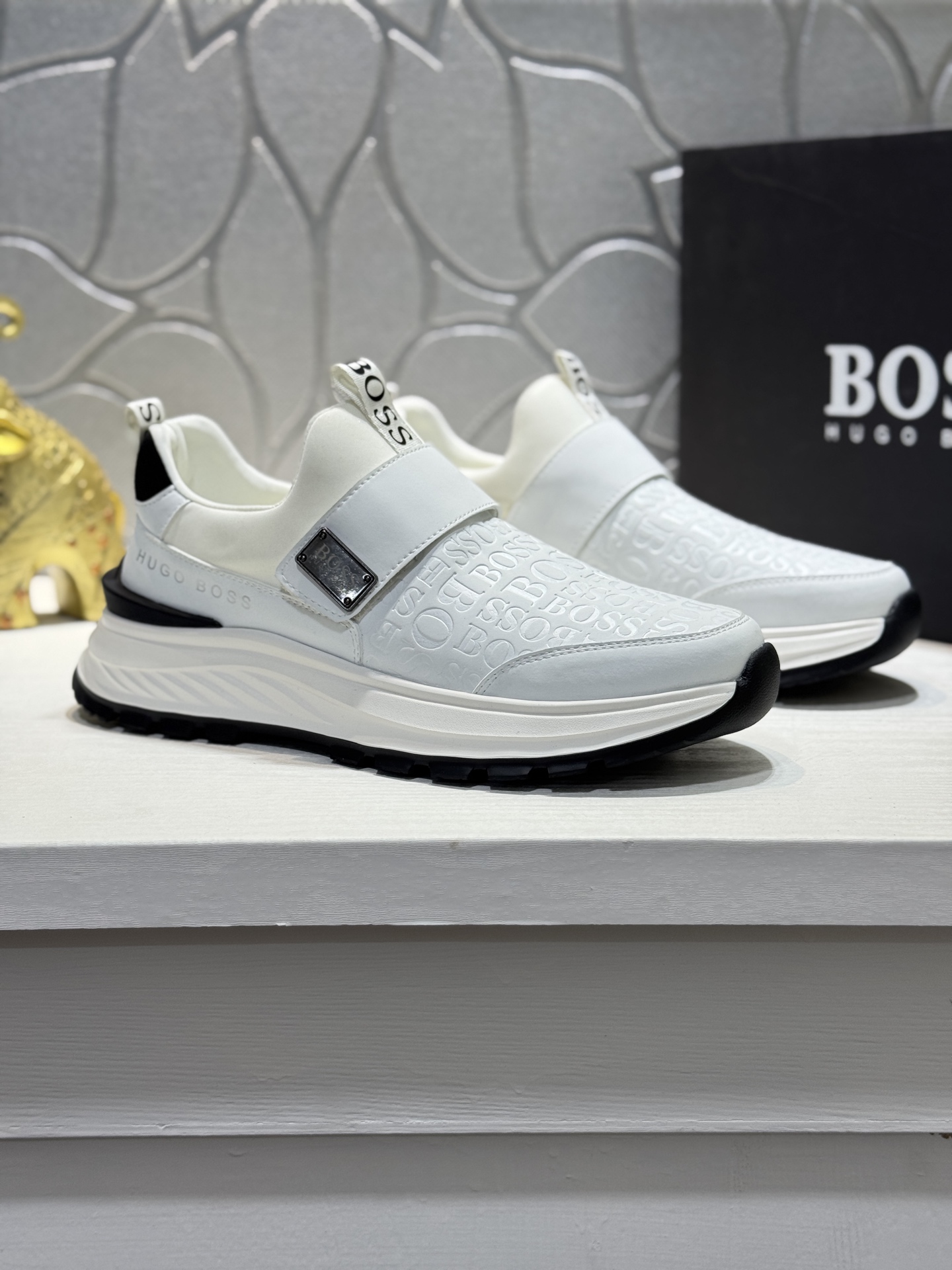 NO:853849,[Real price] [BOSS] C sports men's shoes, this model is the official classic model, 1:1 quality, made by famous original factory, the upper is made of cowhide and comfortable mesh lining. The perfect last shape, generous and fashionable design, have attracted many consumers, suitable for drivers to drive, what they want is the highest quality Size38-44 in the market (45 customized,,cowhide19860909【实价】【BOSS】C运动男鞋,本款是官方主打经典款,1:1质量,原厂名师制作,鞋面采用牛皮舒适网布内里.完美楦型,大方时尚的设计,吸引了众多消费者的追捧,适合司机驾车行驶,要的就是市场最高品质Size38-44（45定制,,cowhide,Men's shoes
